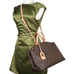 LOUIS VUITTON Monogram Grand Palais