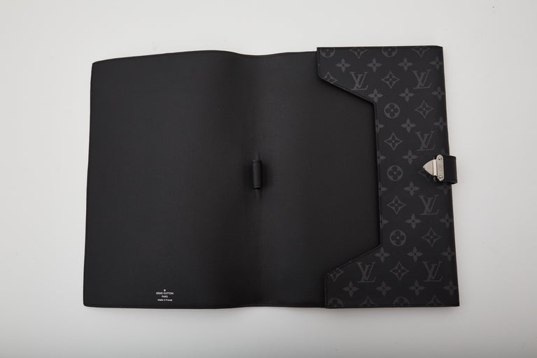 Louis Vuitton Monogram Graphite Eclispe Porte Document (2018) For Sale at  1stDibs