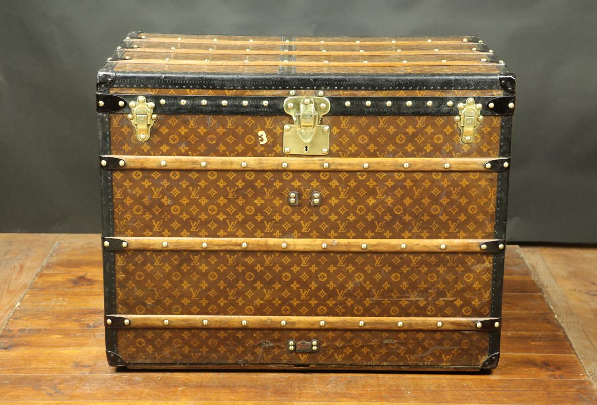 Louis Vuitton monogram high trunk
Made between 1909 and 1914
Lozin borders 
Monogram canvas with stencil.