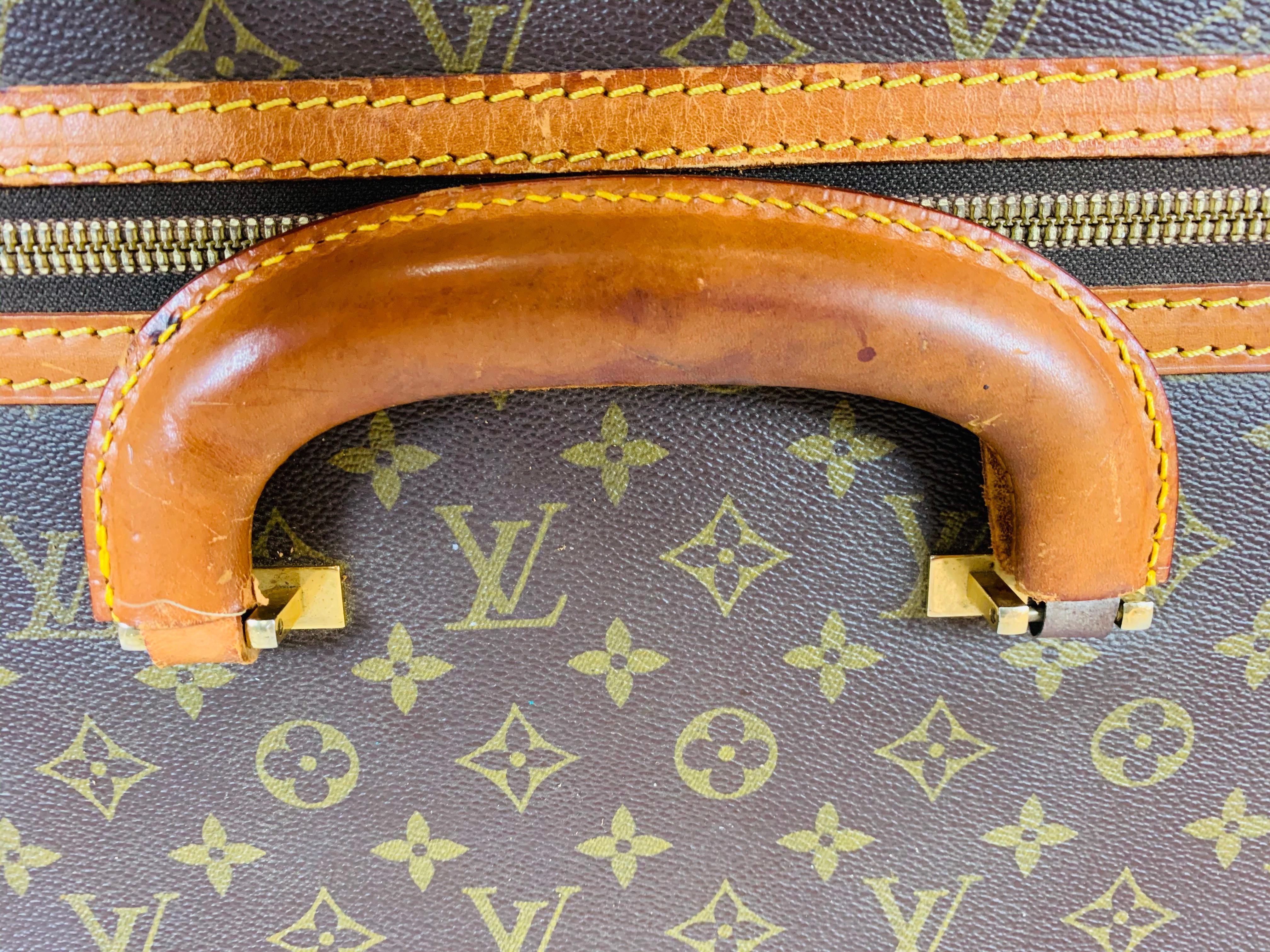Louis Vuitton Monogram Holdall Luggage Bag or Suitcase In Fair Condition In Plainview, NY