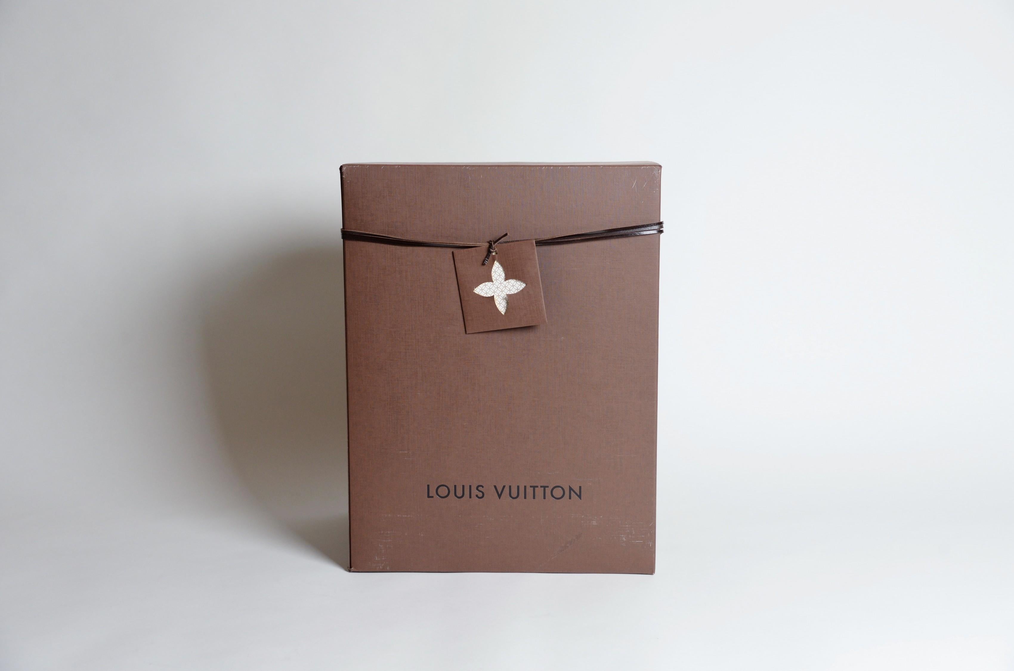 From the collection of Savineti we offer this super special Louis Vuitton limited edition Iconoclast bag:
-	Brand: Louis Vuitton
-	Model: from the Iconoclast collection by Christian Louboutin 
-	Year: 2014
-	Code: DR5124
-	Condition: Very good