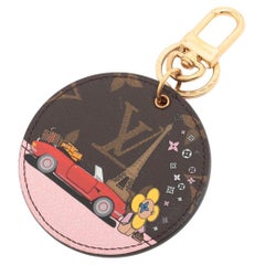 Louis Vuitton Monogram Illustre Vivienne Paris Taschenanhänger mit Monogramm