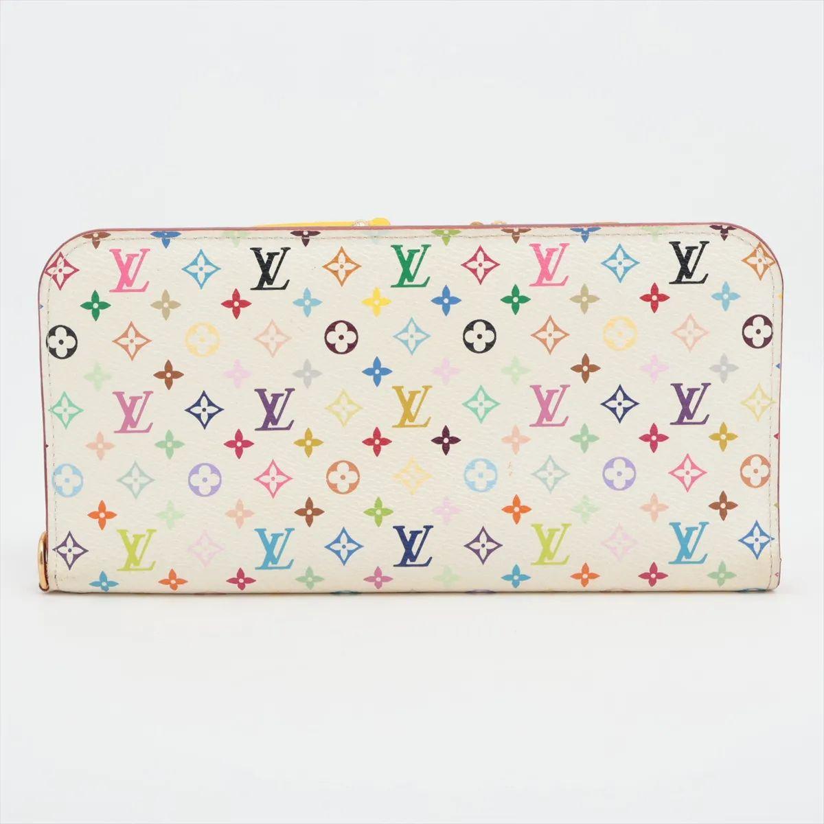Die Louis Vuitton Monogram Insolite Long Wallet in Multicolor ist ein lebhaftes und stilvolles Statement, das ikonische Markenzeichen und praktische Funktion nahtlos miteinander verbindet. Das Portemonnaie aus beschichtetem Canvas mit dem