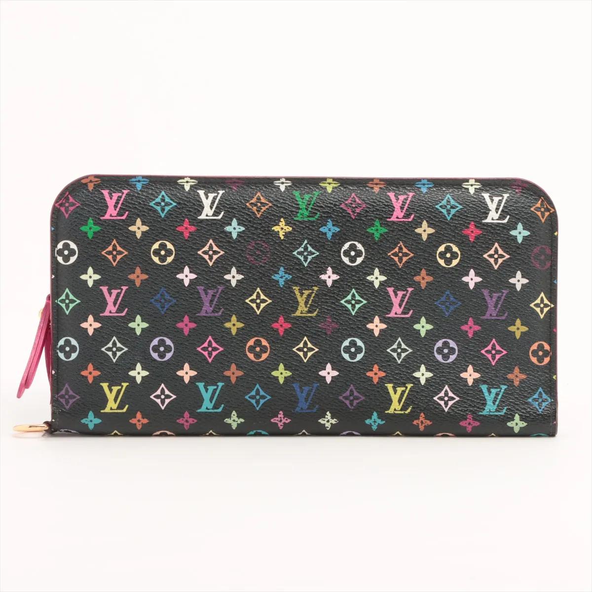 Die Louis Vuitton Monogram Insolite Long Wallet in Multicolor x Fuschia x Black ist ein gewagtes und stilvolles Accessoire, das ikonisches Design mit funktioneller Eleganz verbindet. Sie ist aus dem für das Haus charakteristischen mehrfarbigen