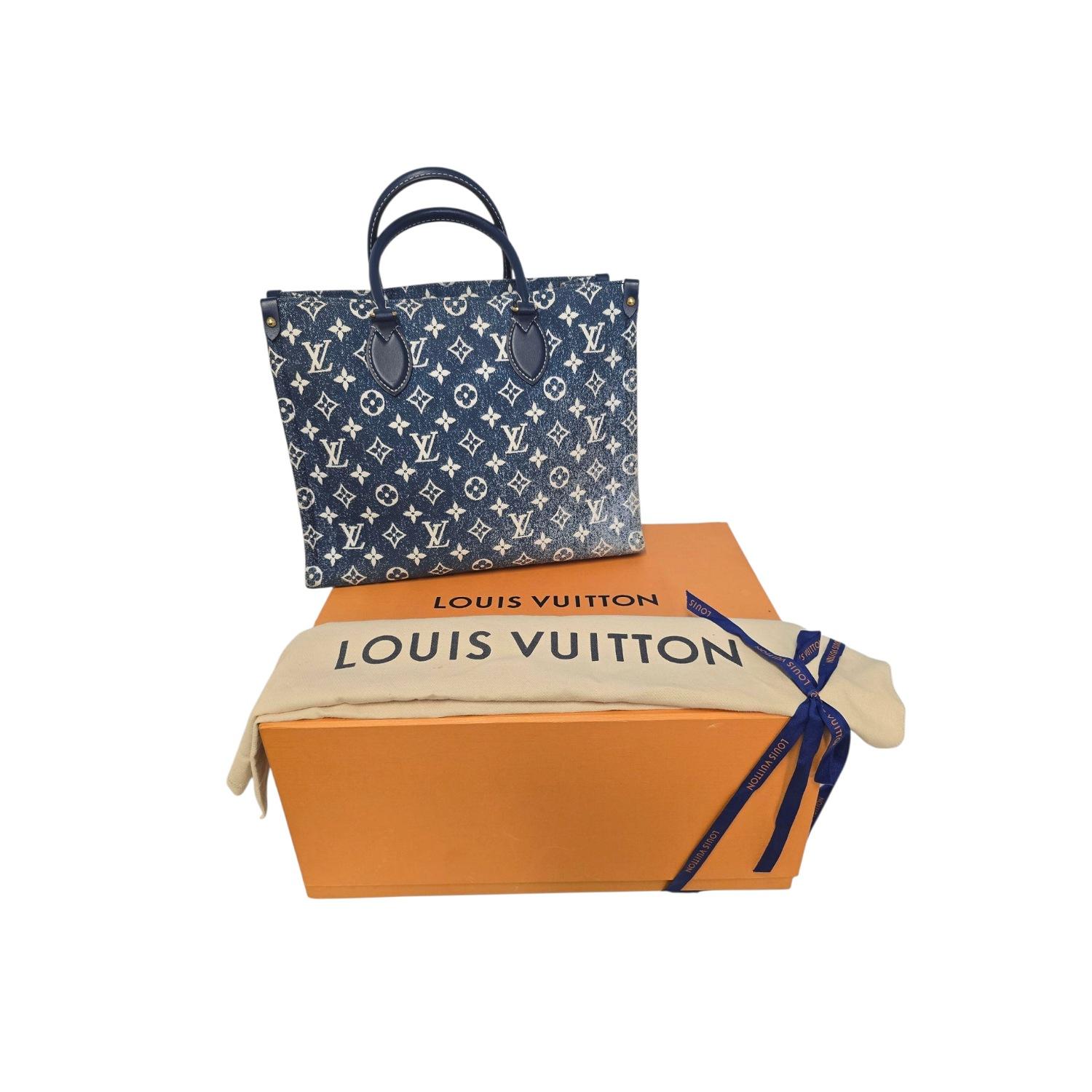 Louis Vuitton Monogram Jacquard Bleu Denim Onthego MM Tote en vente 7