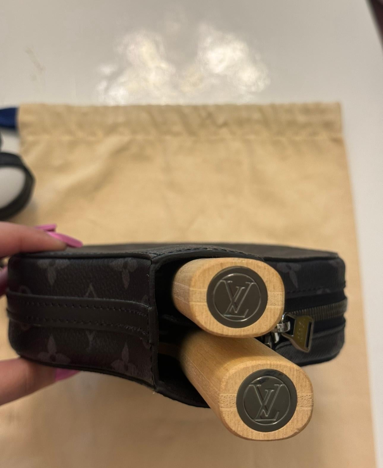 Louis Vuitton Monogram James Ping Pong Set graphit/ rouge im Angebot 1