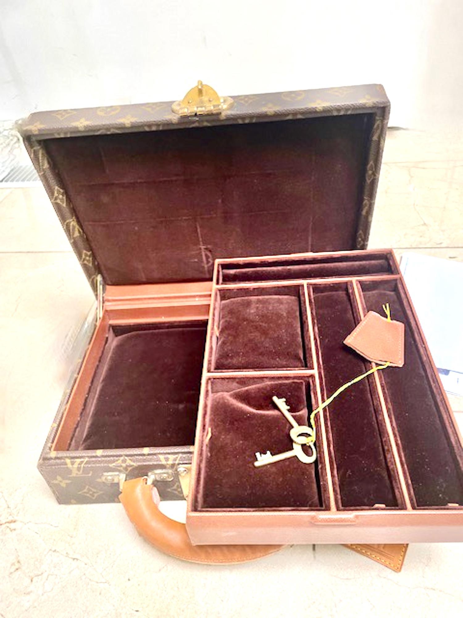 LOUIS VUITTON MONOGRAM jewelry Case Pre-owned authentic For Sale 5
