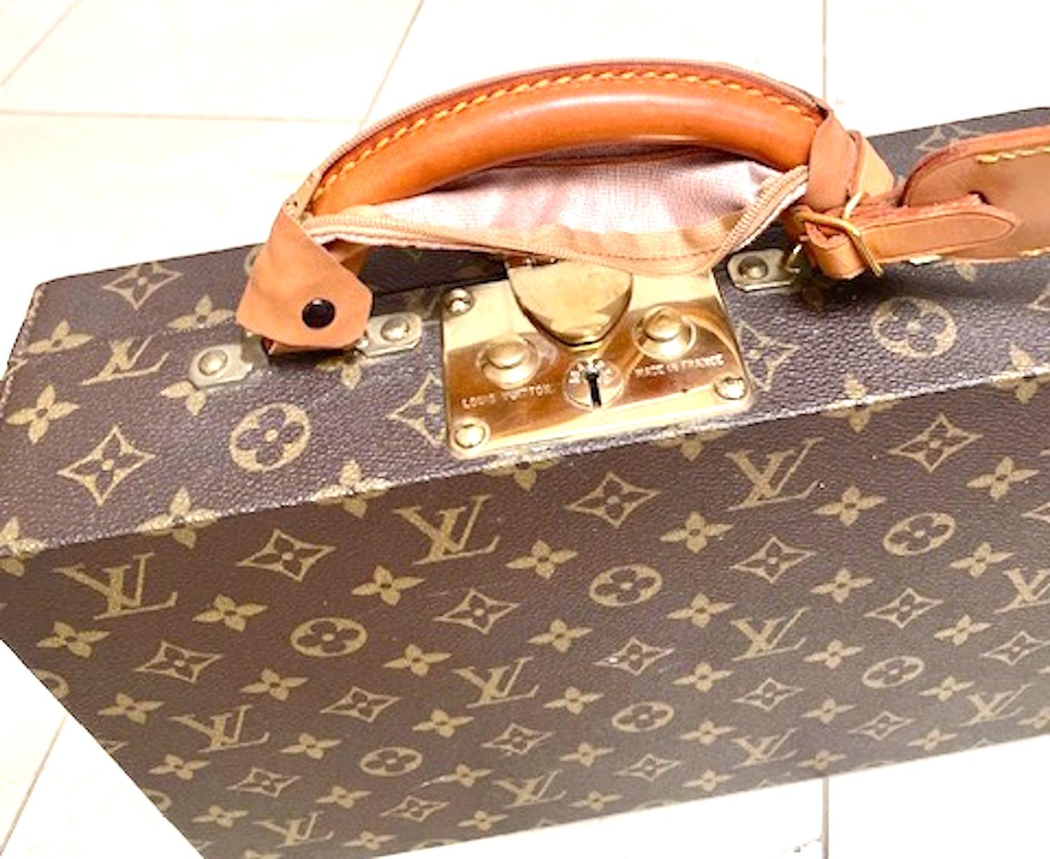 LOUIS VUITTON MONOGRAM jewelry Case Pre-owned authentic For Sale 4