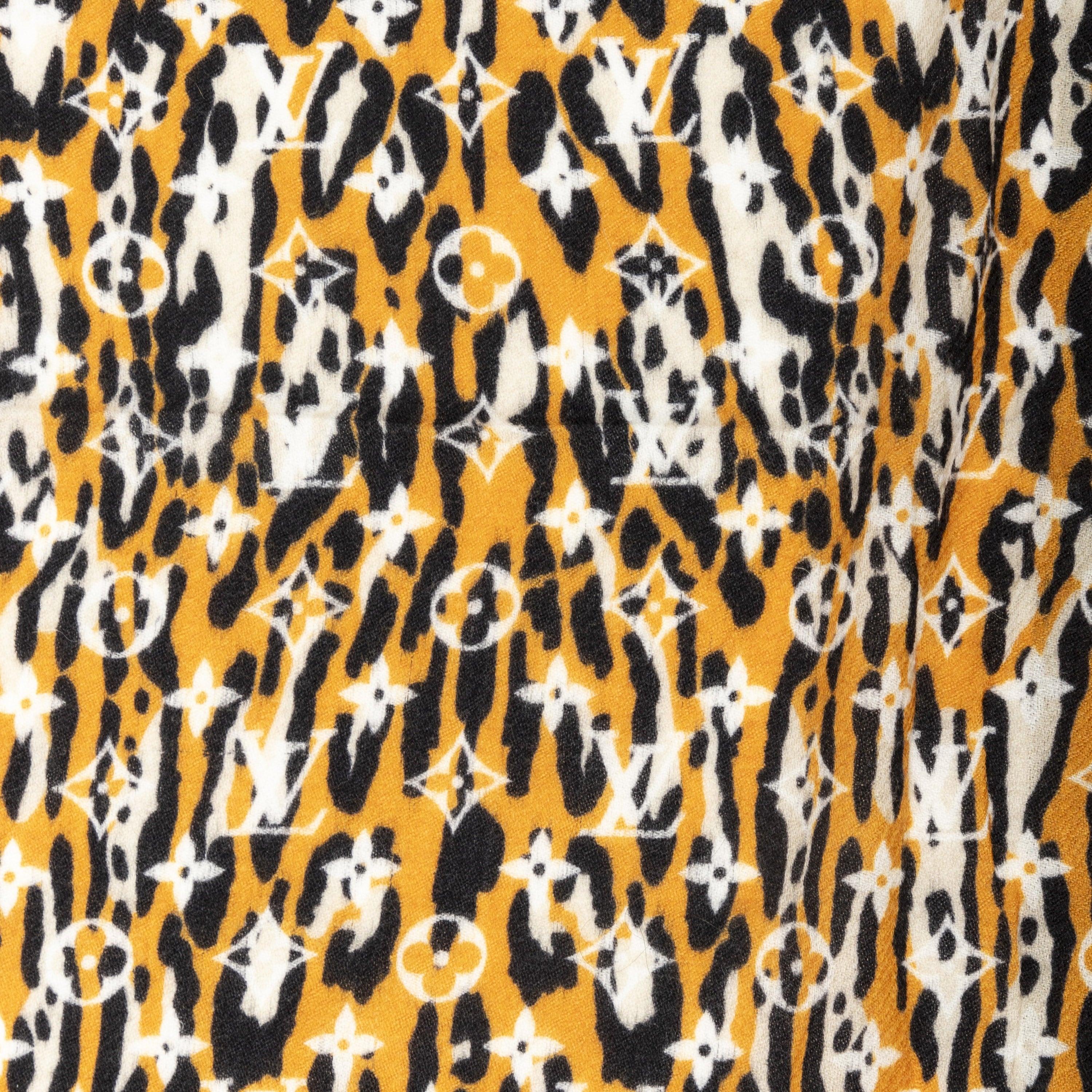 Women's Louis Vuitton Monogram Jungle Print Scarf - '10s For Sale