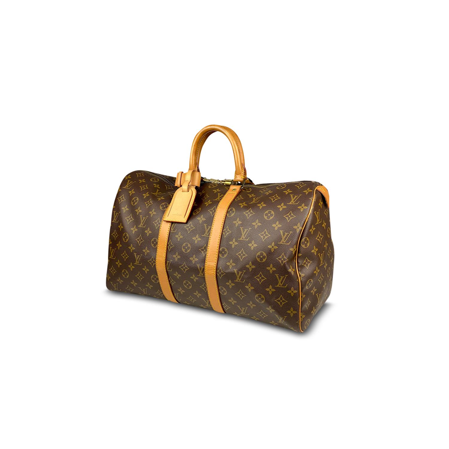 Brown and tan monogram coated canvas Louis Vuitton Keepall 45 with

– Brass hardware
– Tan vachetta leather trim
– Dual rolled top handles
– Tonal canvas lining and two-way zip closure at top

Overall Preloved Condition: Very Good
Exterior