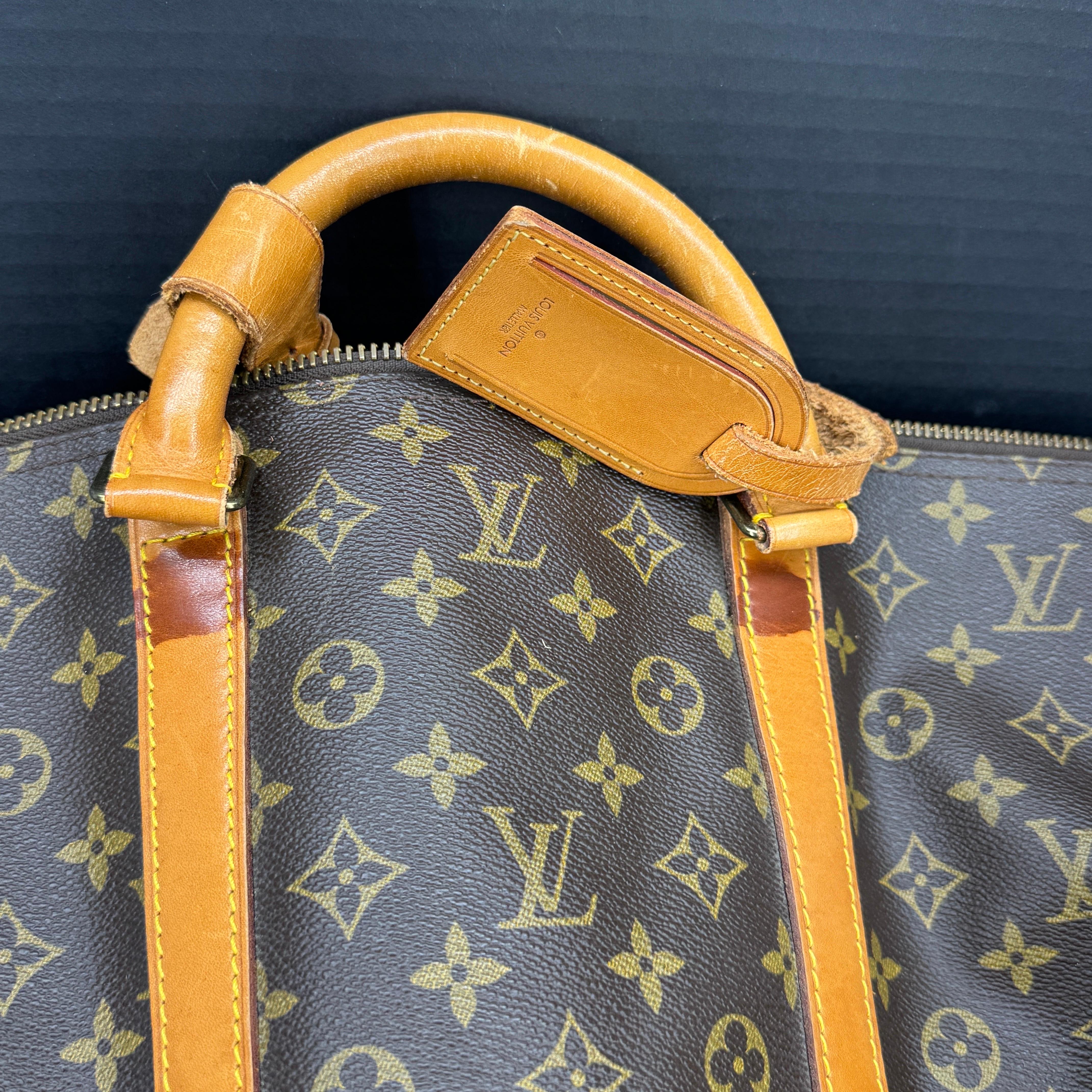 LOUIS VUITTON Monogram Keepall 55 Tote Bag with Luggage Tag For Sale 3