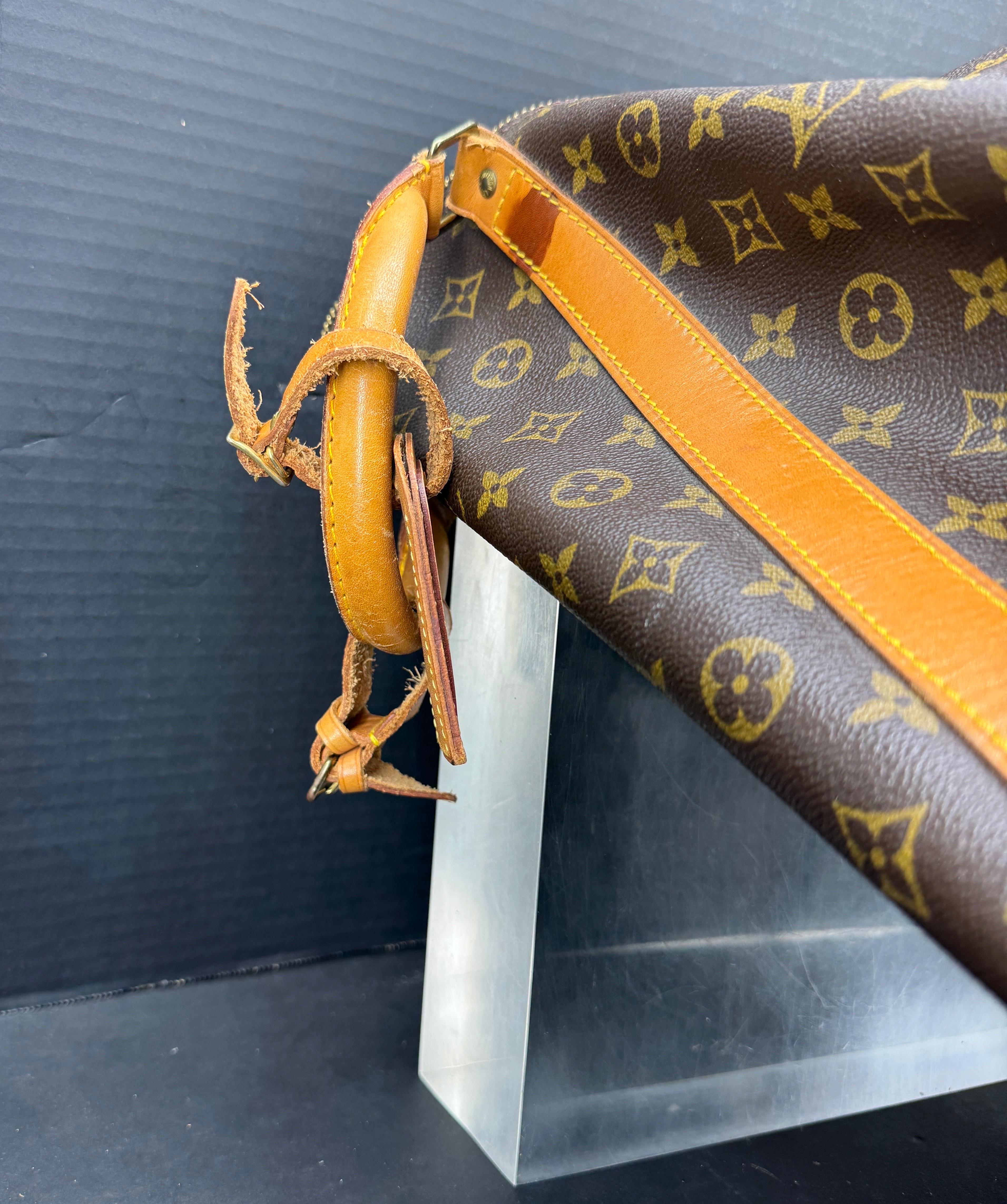 LOUIS VUITTON Monogram Keepall 55 Tote Bag with Luggage Tag For Sale 4