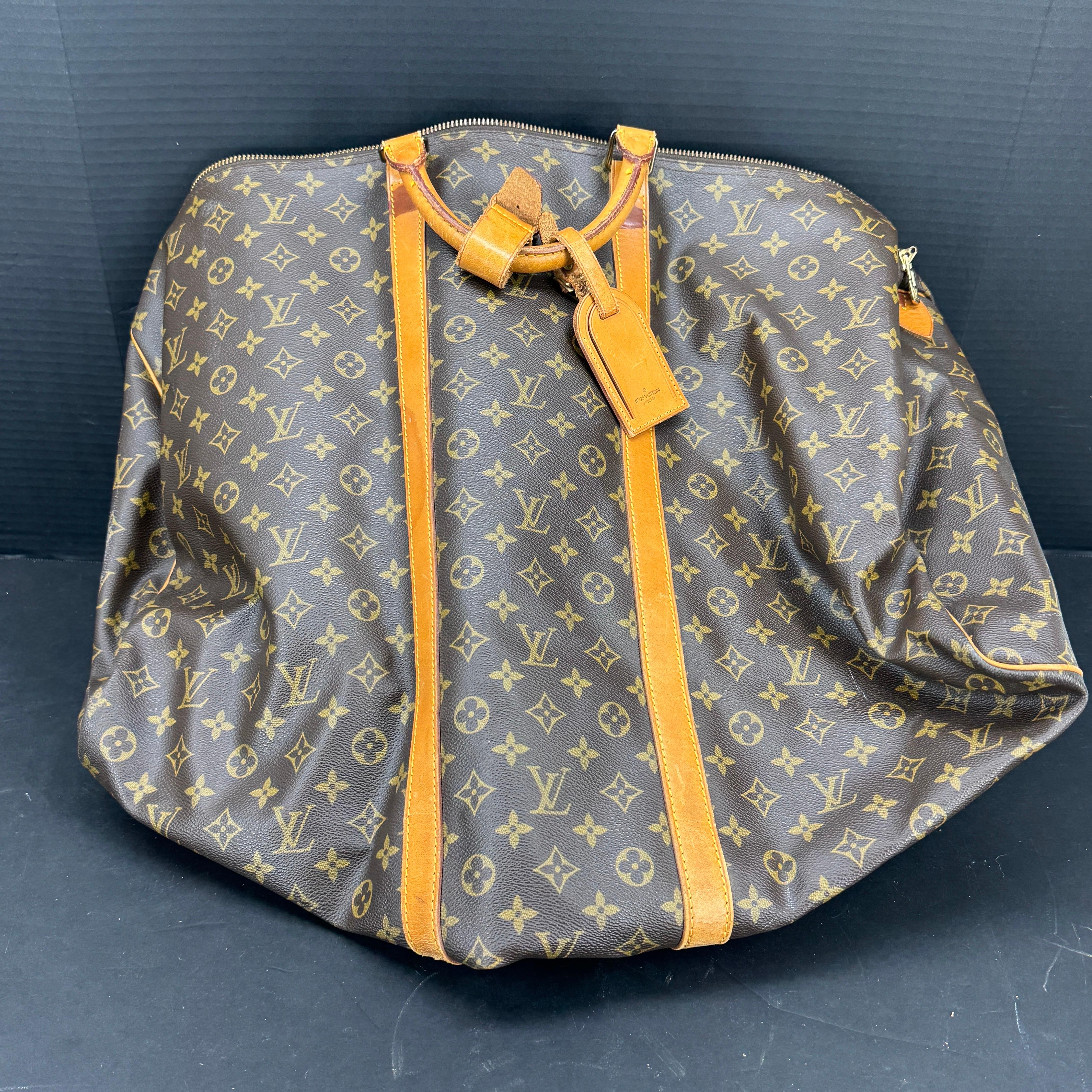 French LOUIS VUITTON Monogram Keepall 55 Tote Bag with Luggage Tag For Sale