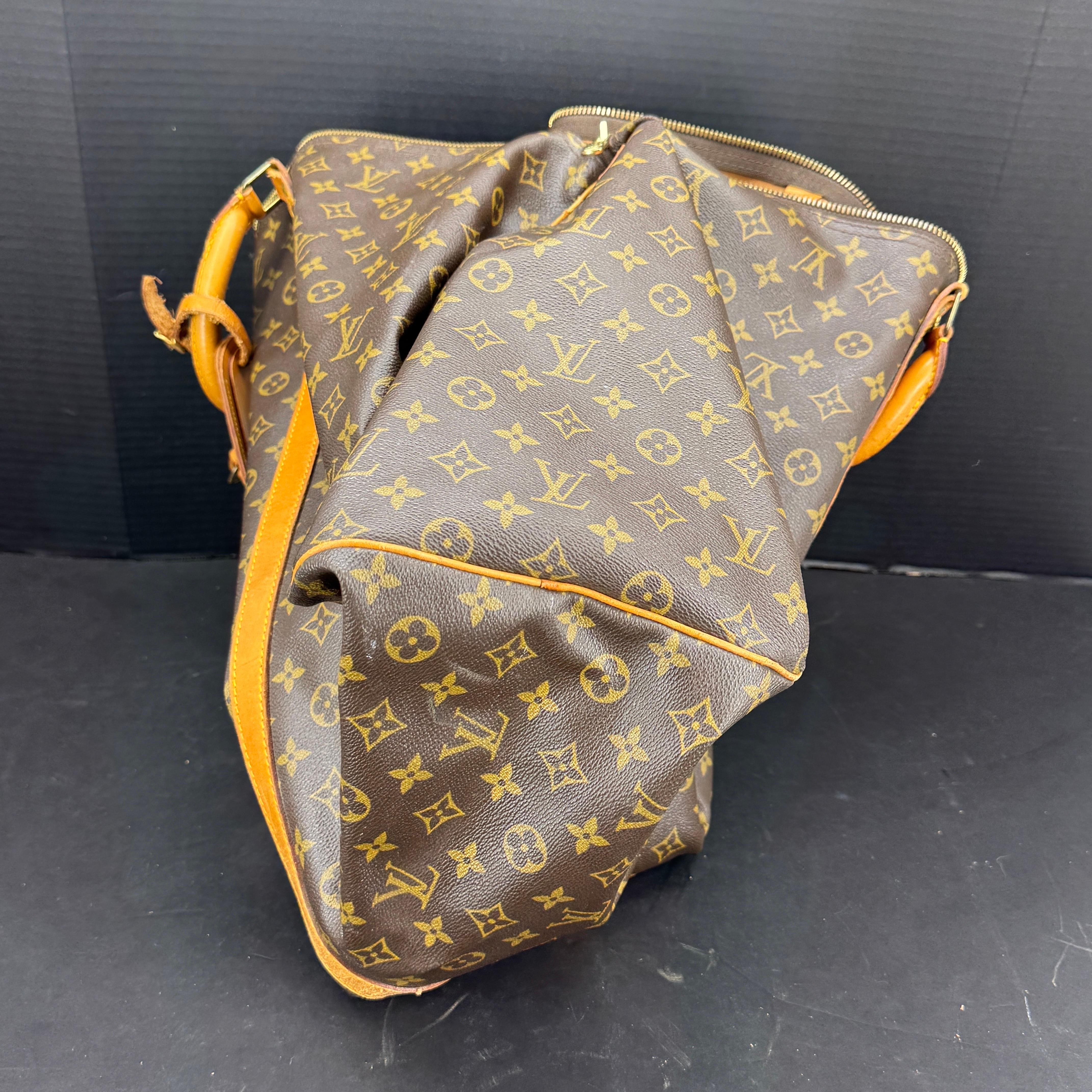 LOUIS VUITTON Monogram Keepall 55 Tote Bag with Luggage Tag For Sale 1