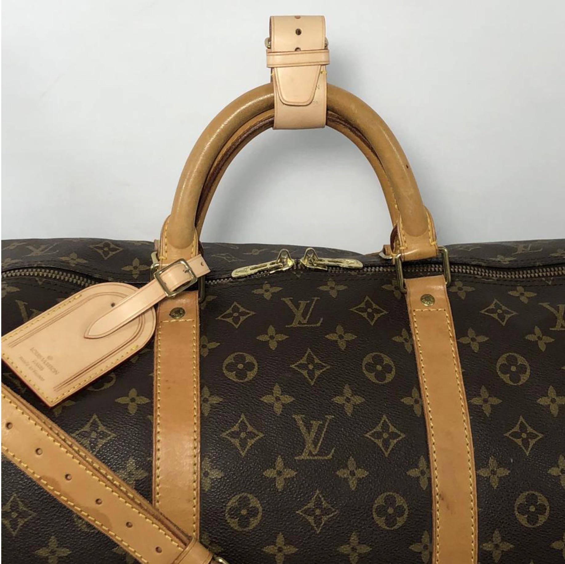 Louis Vuitton Monogram Keepall Bandoliere 60 Top Handle Travel Bag In Good Condition For Sale In Saint Charles, IL