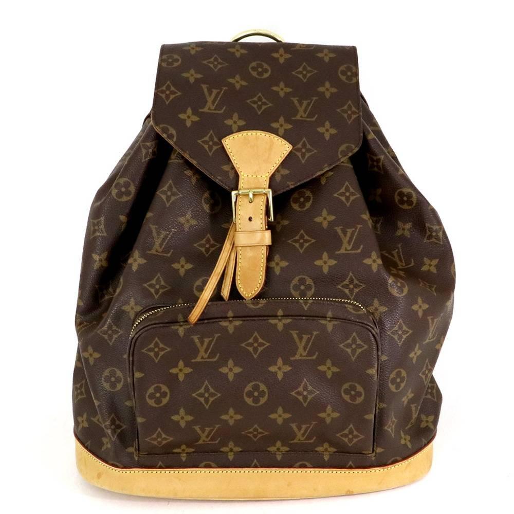 Louis Vuitton Monogram Large Backpack Montsouris GM in excellent condition. Whether you're a functionalist or a fashion fetishist, the unisex Montsouris GM backpack in Monogram canvas is your go-To urban travel companion. It combines a roomy