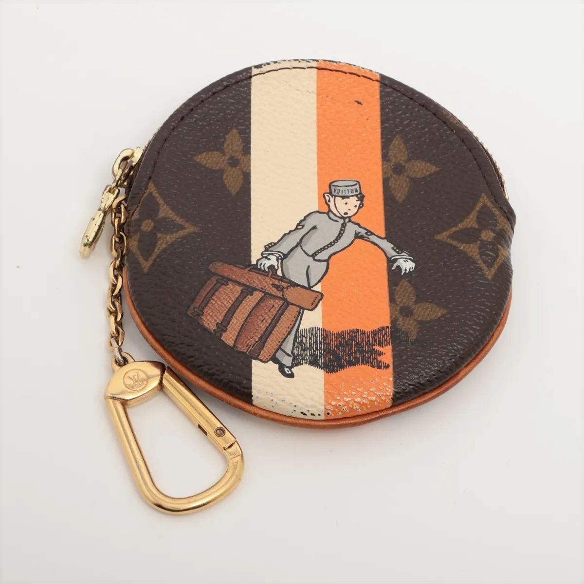 The Louis Vuitton Monogram Limited Edition Groom Round Coin Purse in orange interior is a playful yet collectible accessory that blends the house’s iconic design with whimsical charm. Crafted from classic Monogram canvas, it features a vibrant