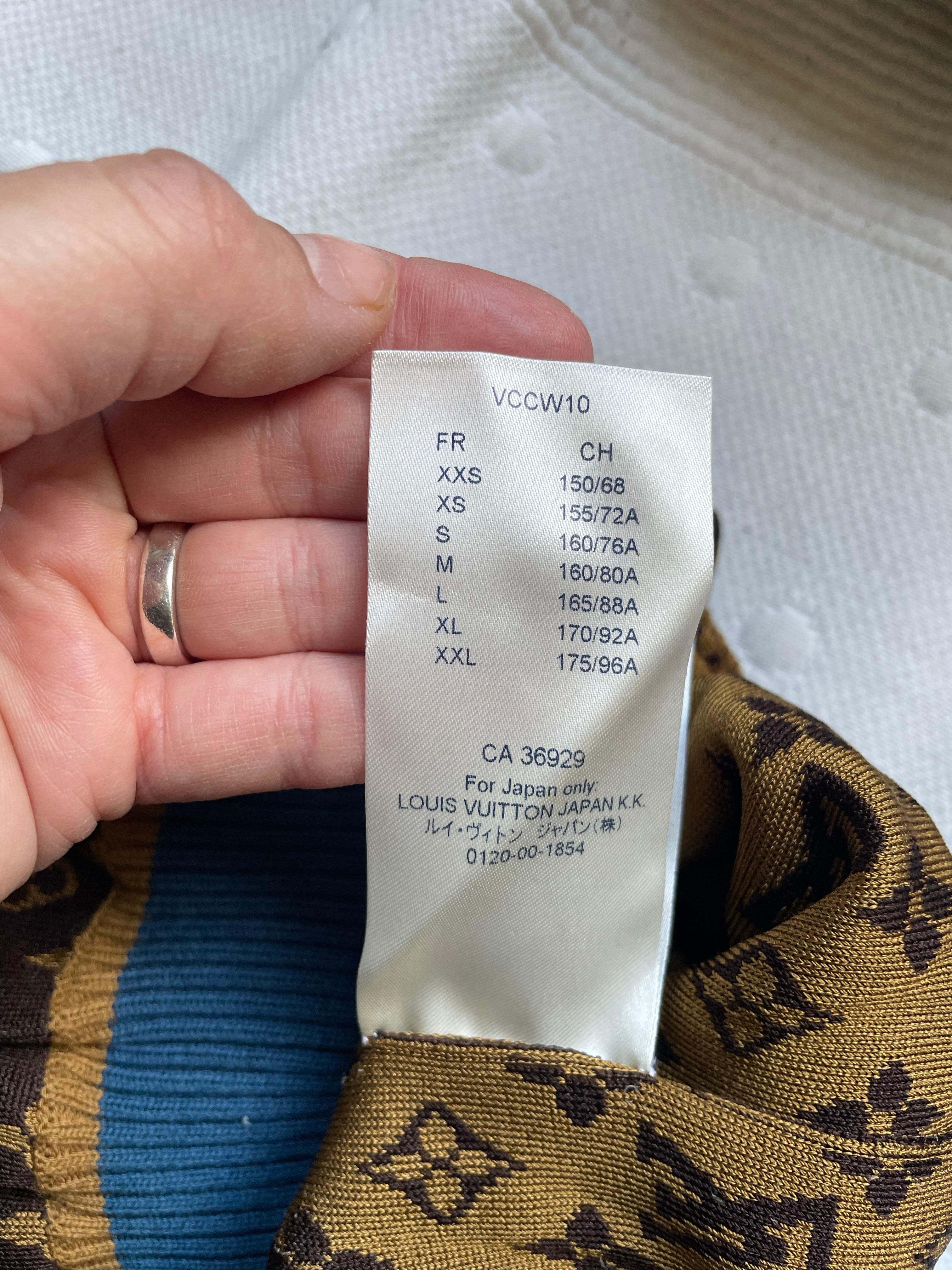 Pull LOUIS VUITTON MONOGRAM LOGO LV en vente 1