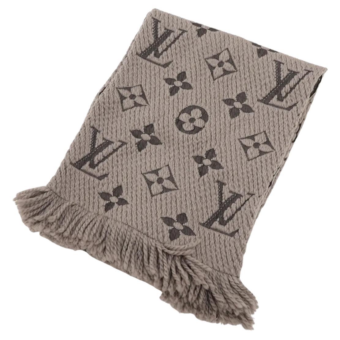 Louis Vuitton Monogram Logomania Scarf Gray in vendita