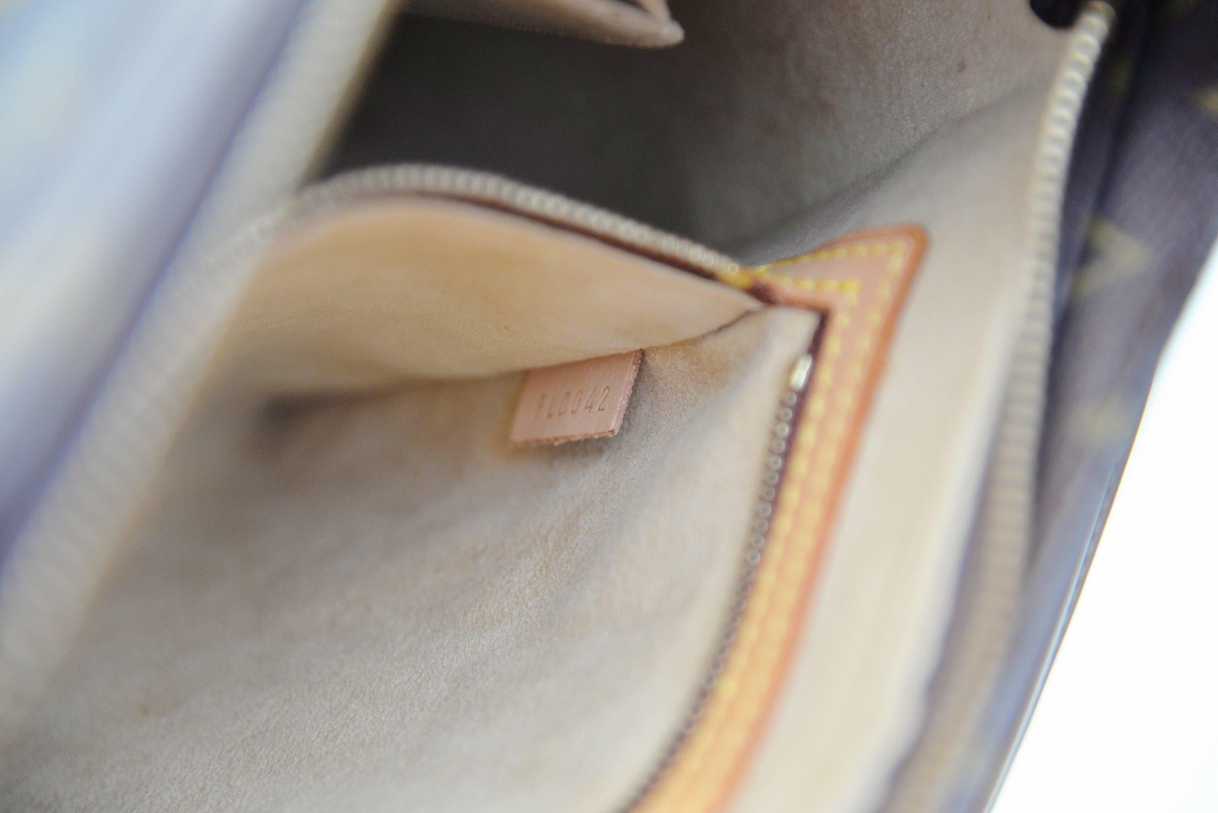 Women's Louis Vuitton Monogram Looping MM