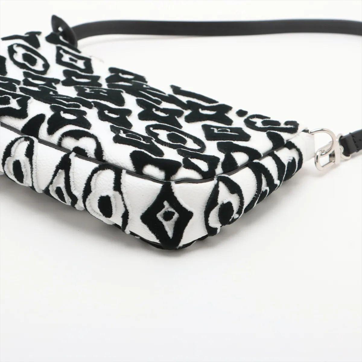 Louis Vuitton Monogram LV x UF Pochette Accessoires Black x White In Good Condition For Sale In Humacao, PR