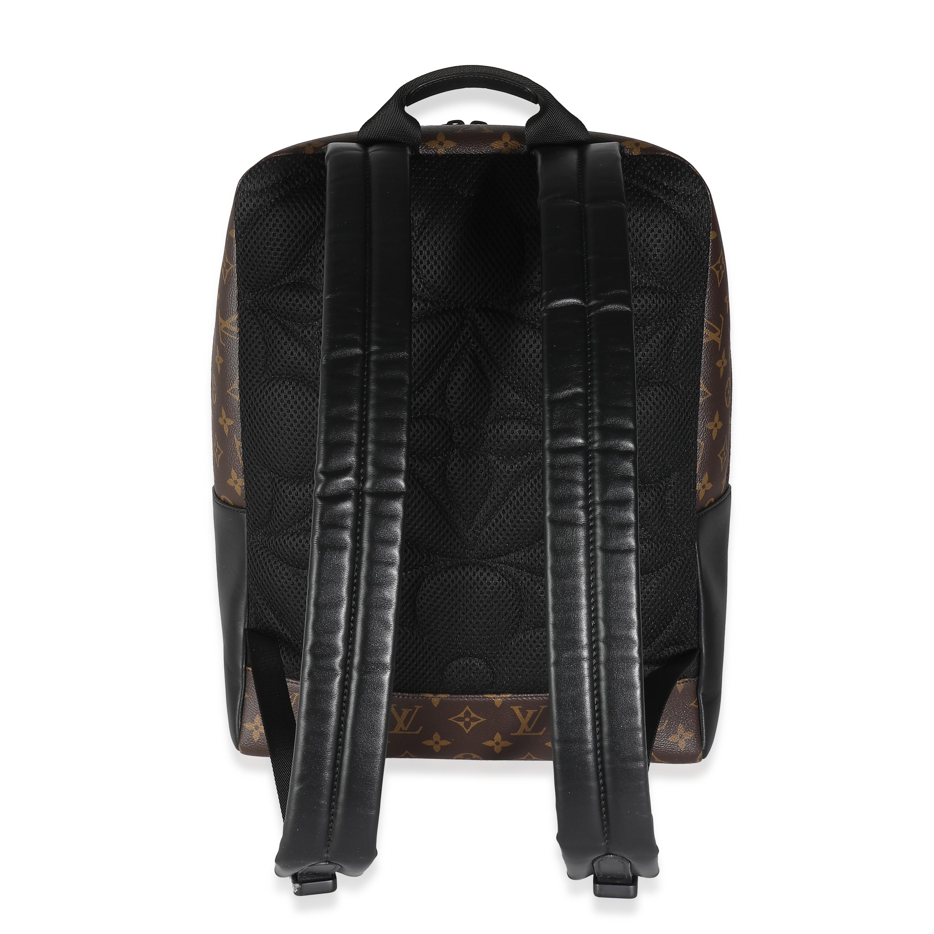 Titolo dell'elenco: Louis Vuitton Monogram Tela Macassar Zaino Deans
SKU: 138798
Condizioni: Usato 
Condizioni della borsa: Eccellente
Commenti sulle condizioni: Leggeri graffi sulla pelle esterna e sugli angoli. Lievi graffi all'interno.
Marchio: