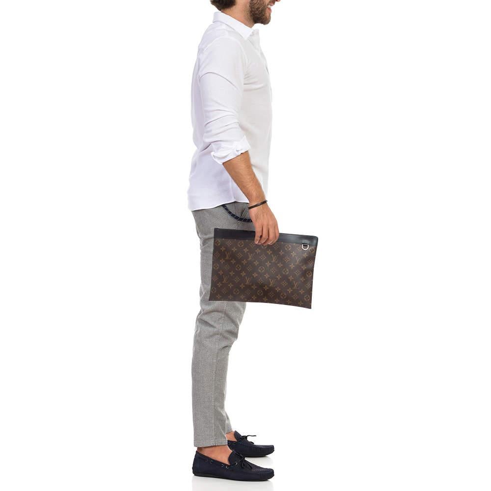 Elevate your style with this Louis Vuitton Discovery GM Pochette. Merging form and function this exquisite accessory epitomizes sophistication ensuring you stand out with elegance and practicality by your side.