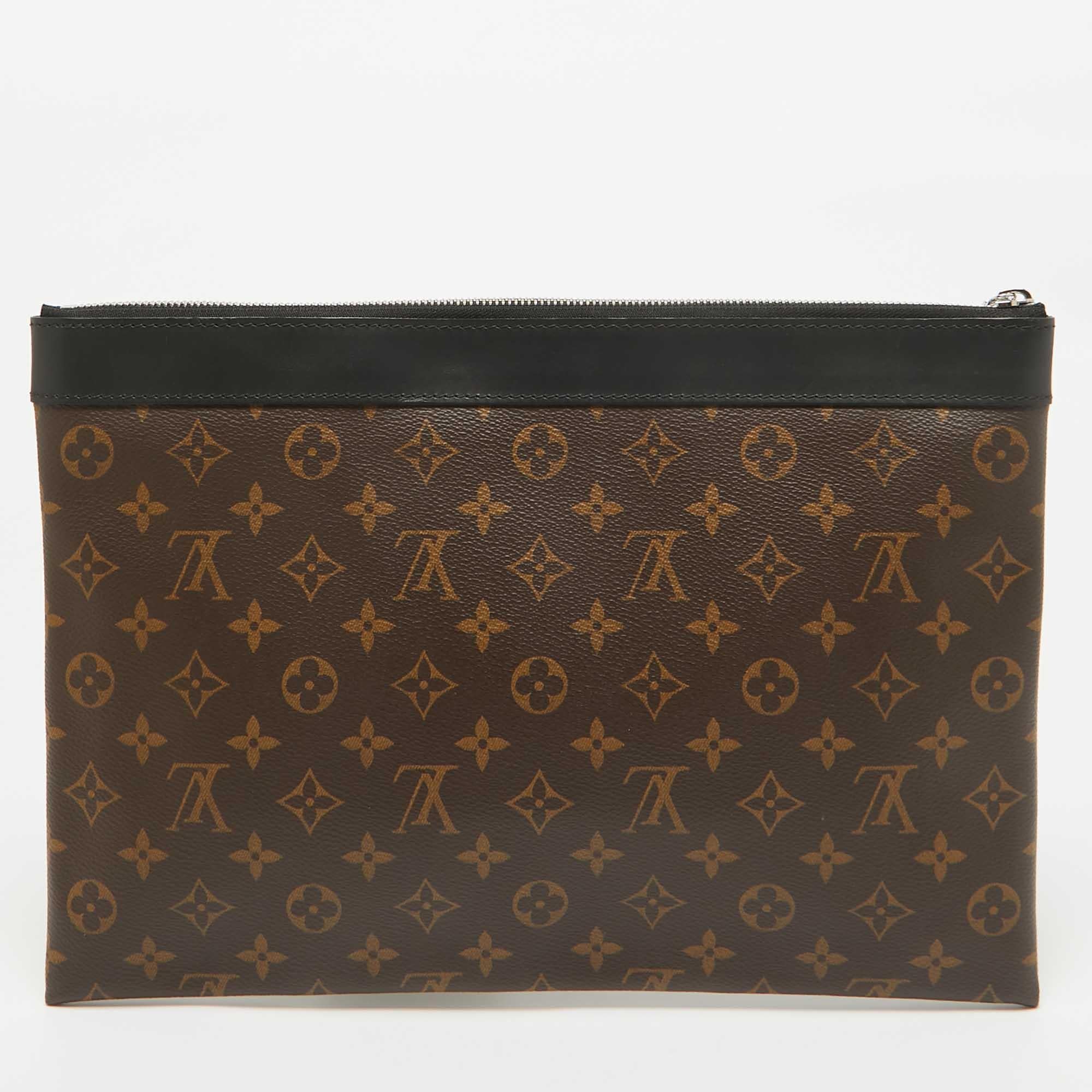 Louis Vuitton Monogram Macassar Canvas Discovery GM Pochette In Excellent Condition In Dubai, Al Qouz 2