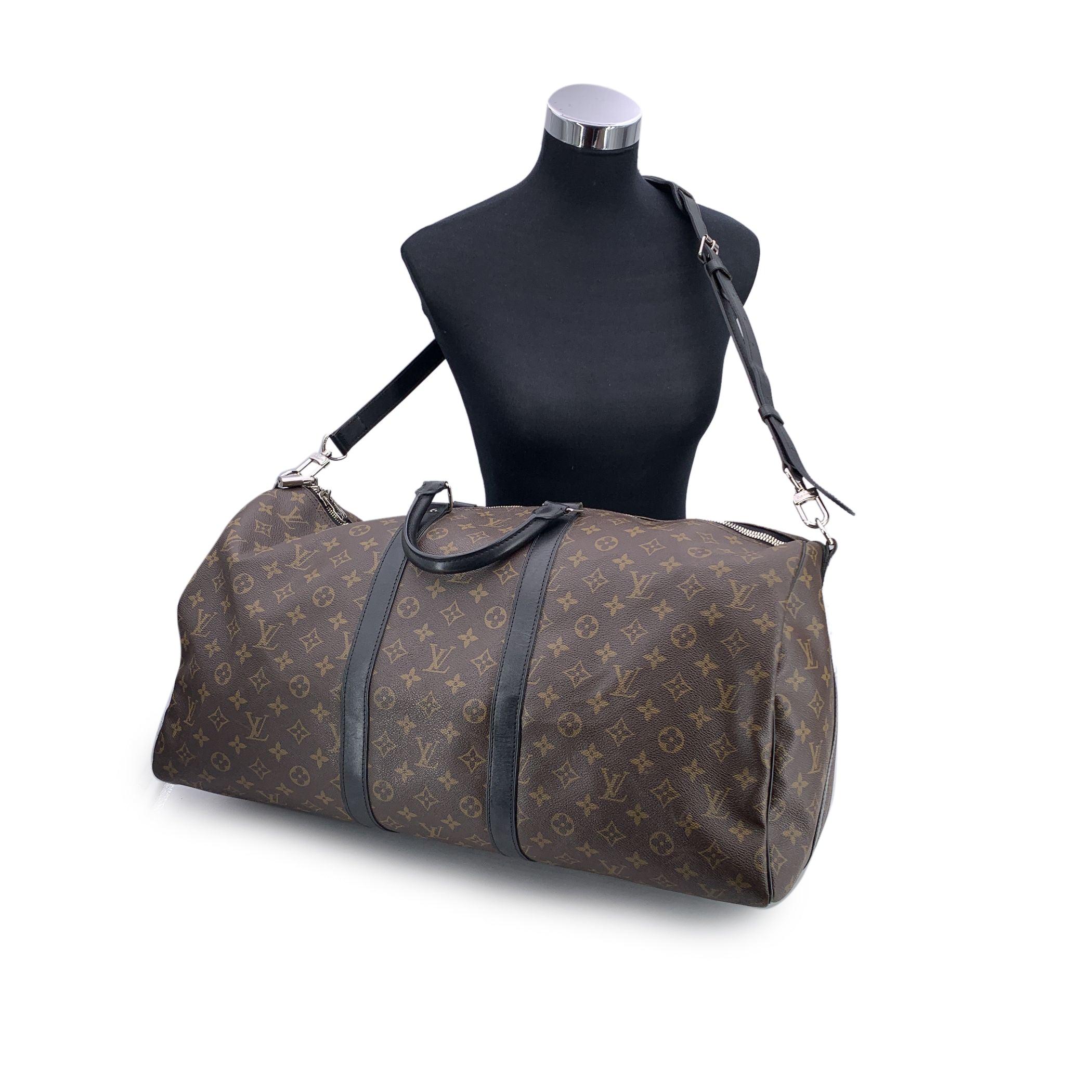 This beautiful Bag will come with a Certificate of Authenticity provided by Entrupy. The certificate will be provided at no further cost. For the true traveler at heart, the Louis Vuitton Keepall 55 Bandoulière Mod. M56714 is more than just a