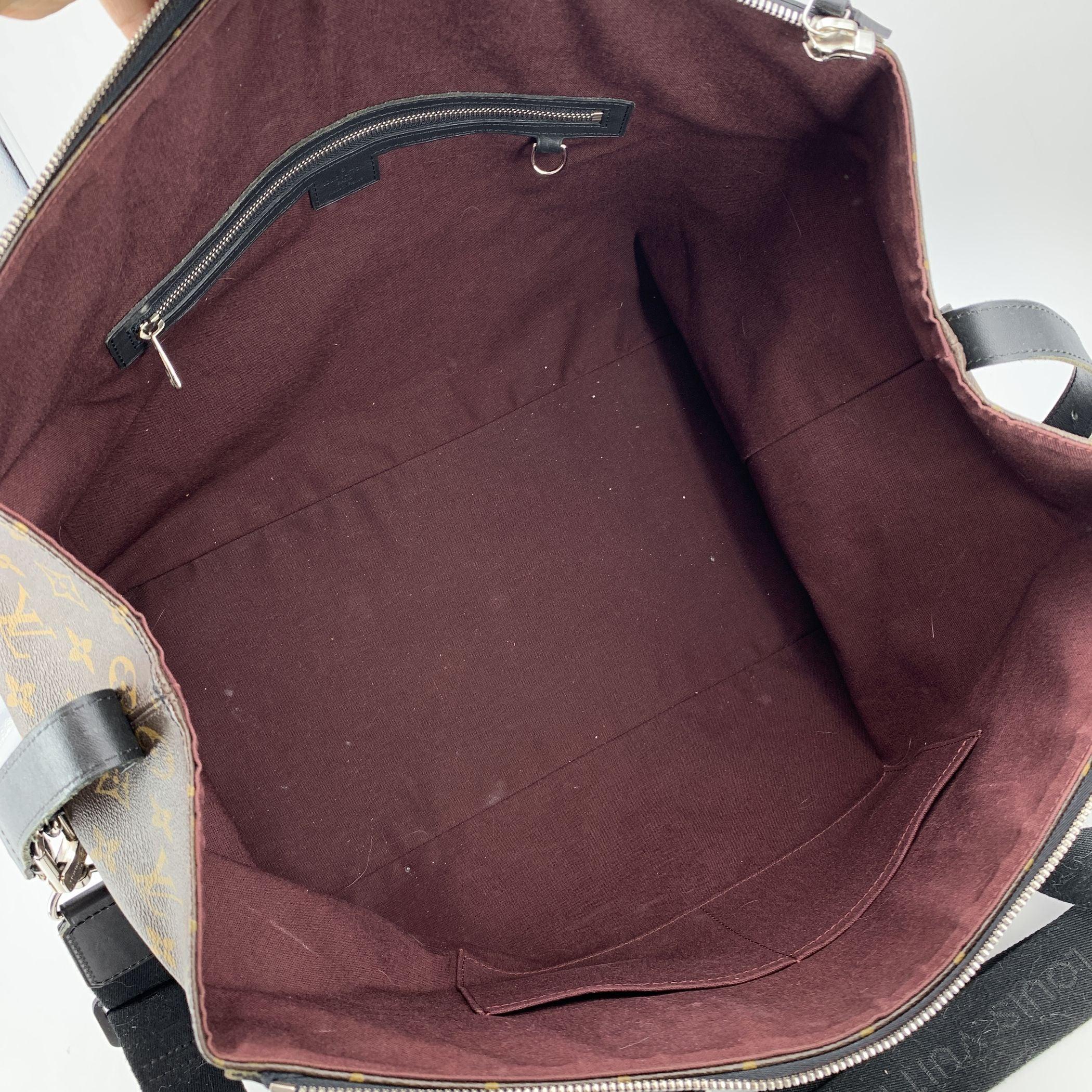 Louis Vuitton Monogram Macassar Neo Greenwich Travel Bag In Good Condition For Sale In Rome, Rome