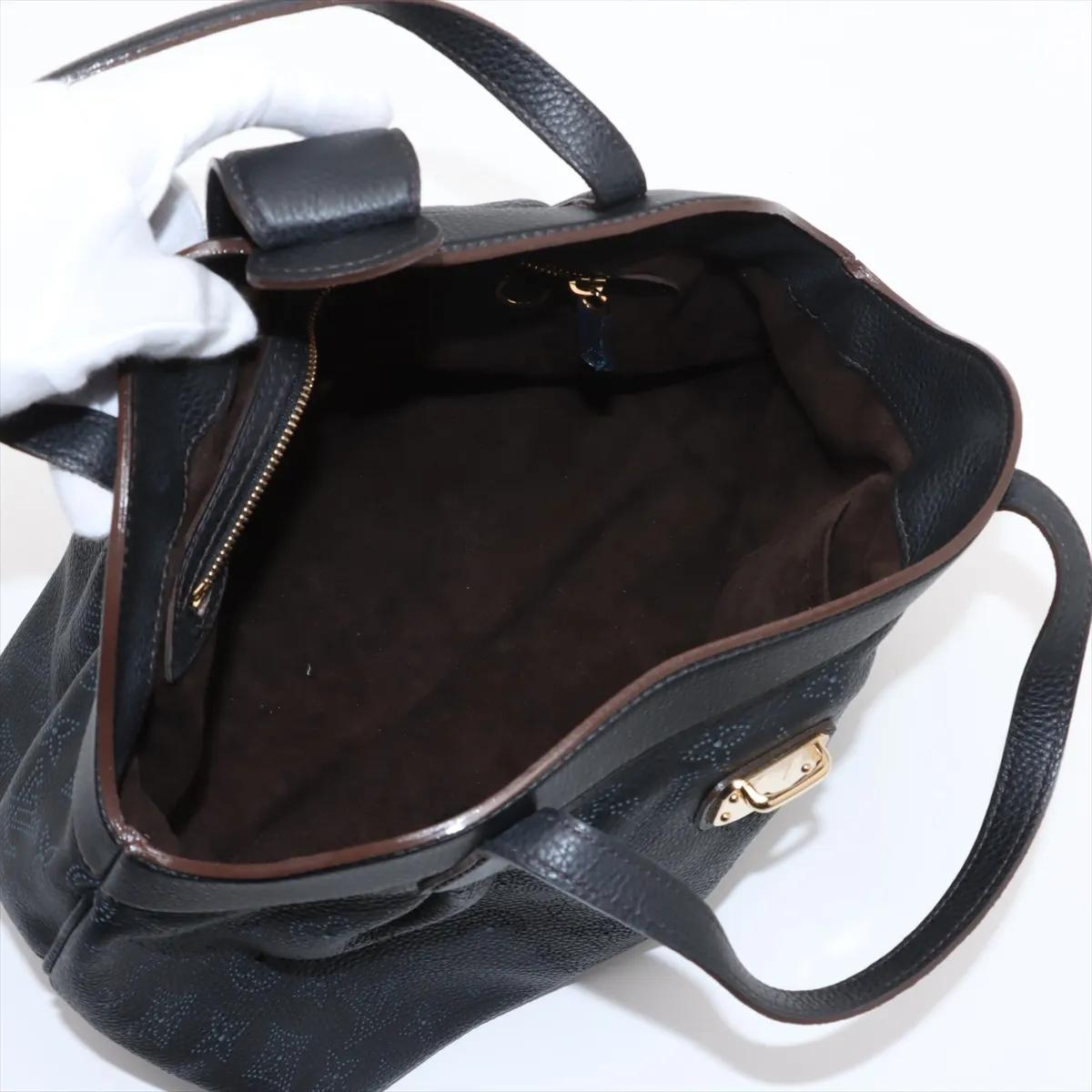 Louis Vuitton Monogram Mahina Cirrus PM Nero in vendita 4