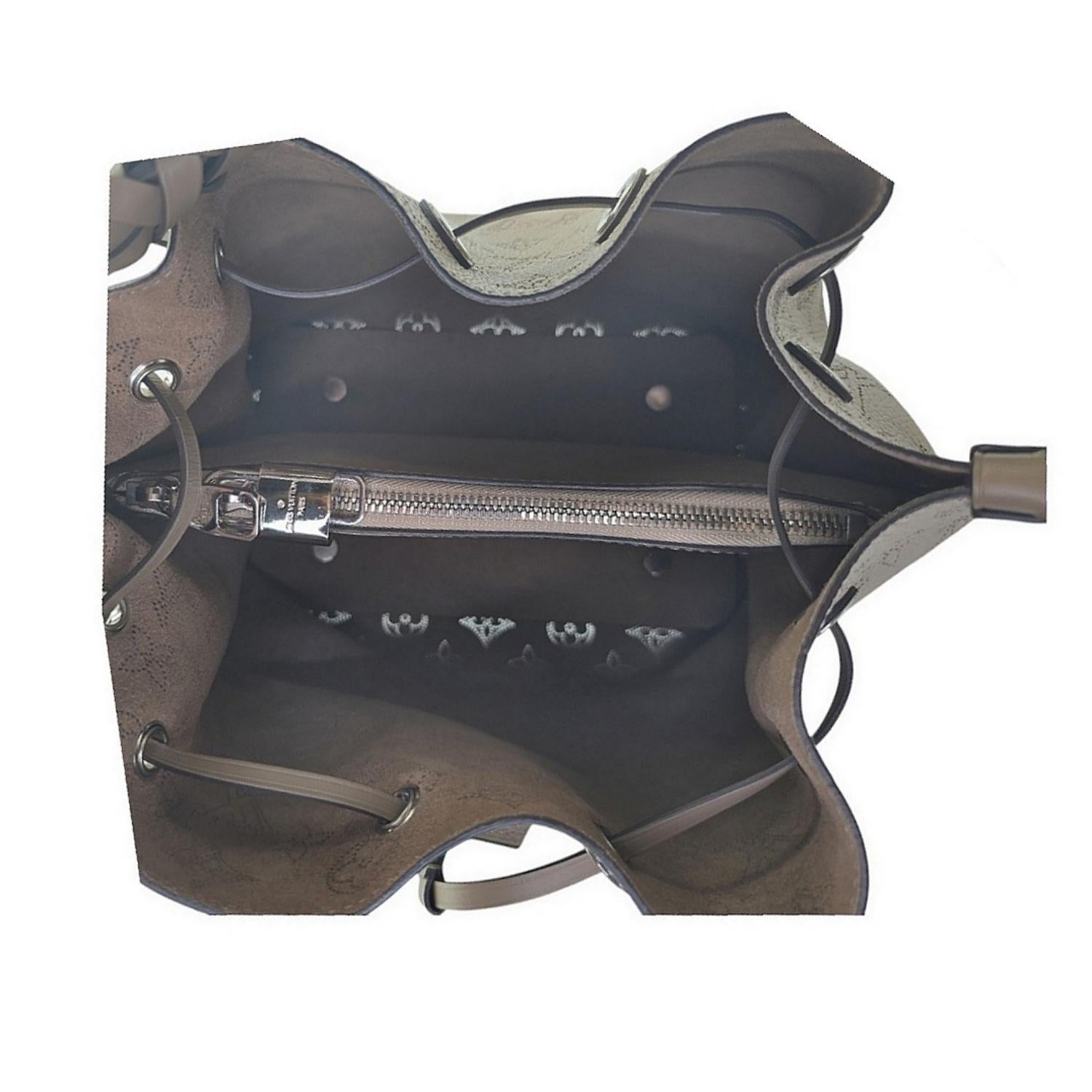 Bolso Bucket Crossbody Monograma Mahina Muria de Louis Vuitton 1