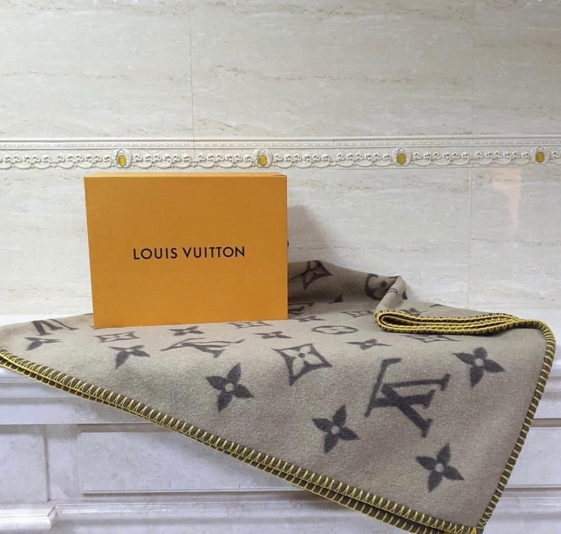 Women's or Men's Louis Vuitton Monogram Marron Cashmere Plaid