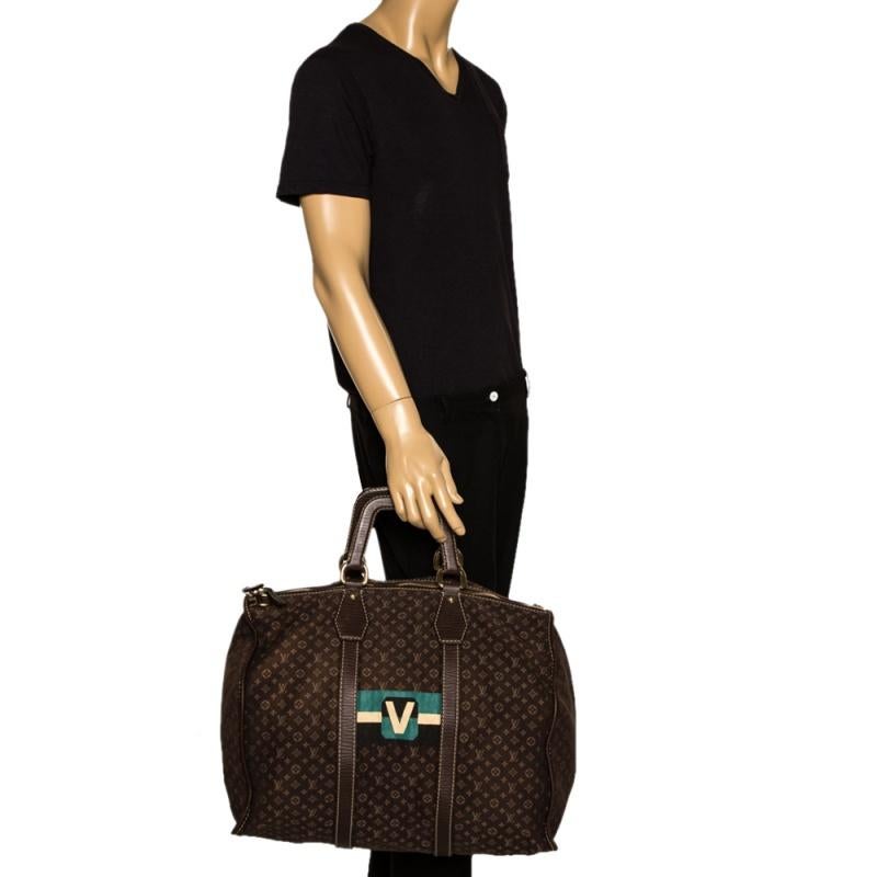 Fashion lovers naturally like to travel in style and at such times only the best travel handbag will do. That's why it is wise to opt for this Initiales Keepall which belongs to the 2005 men's collection of Louis Vuitton. It is well-crafted from