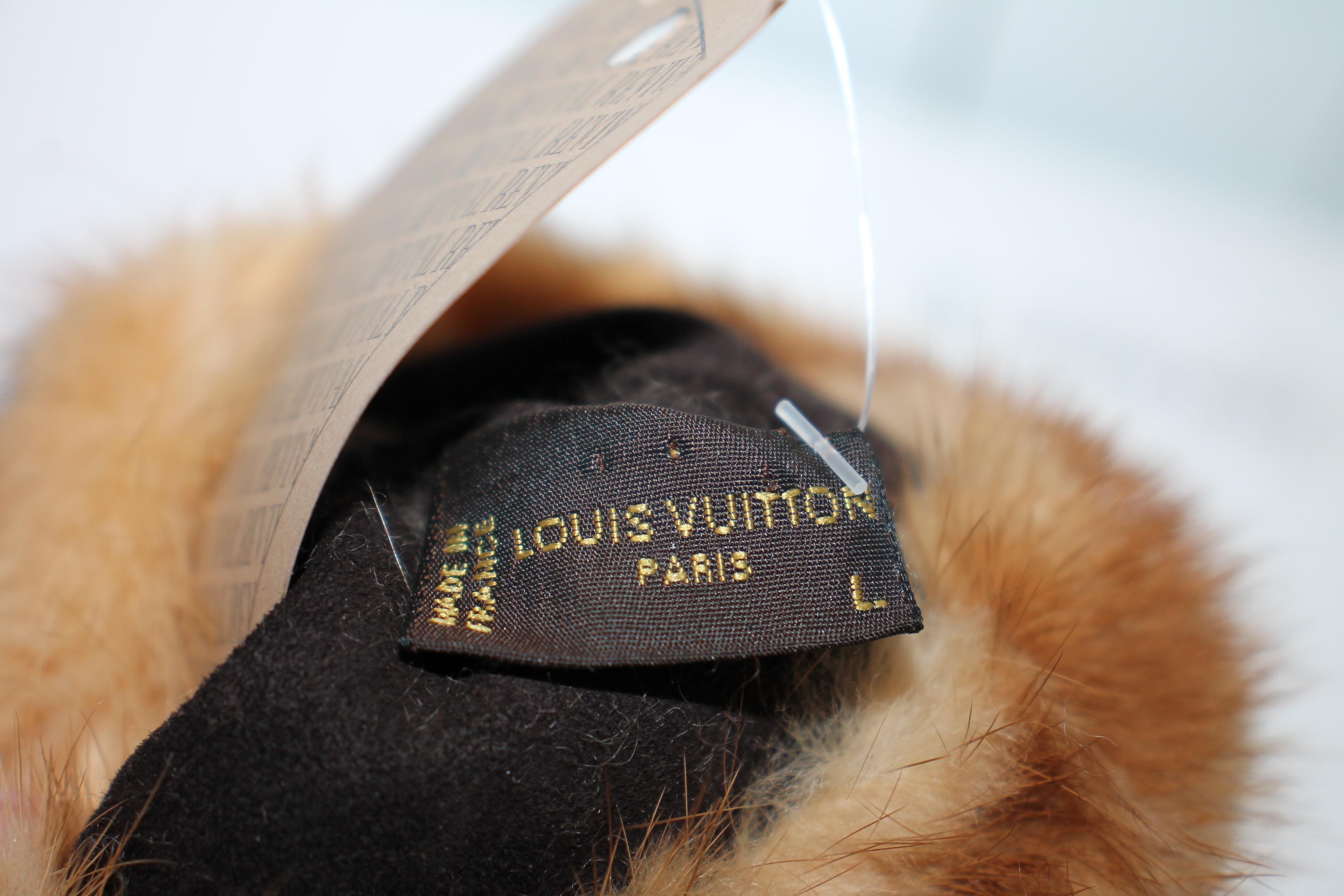Louis Vuitton Monogram Mink Gloves For Sale 2