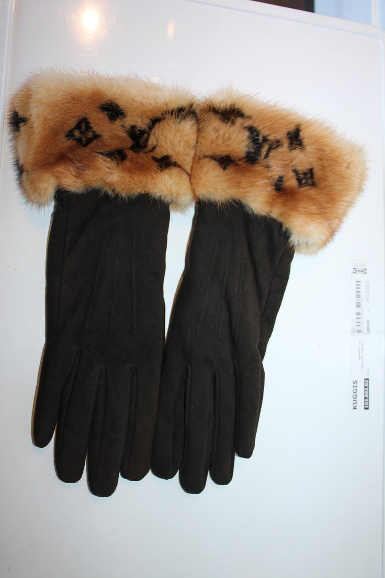 Louis Vuitton Brown In Mink Gloves For Sale at 1stDibs