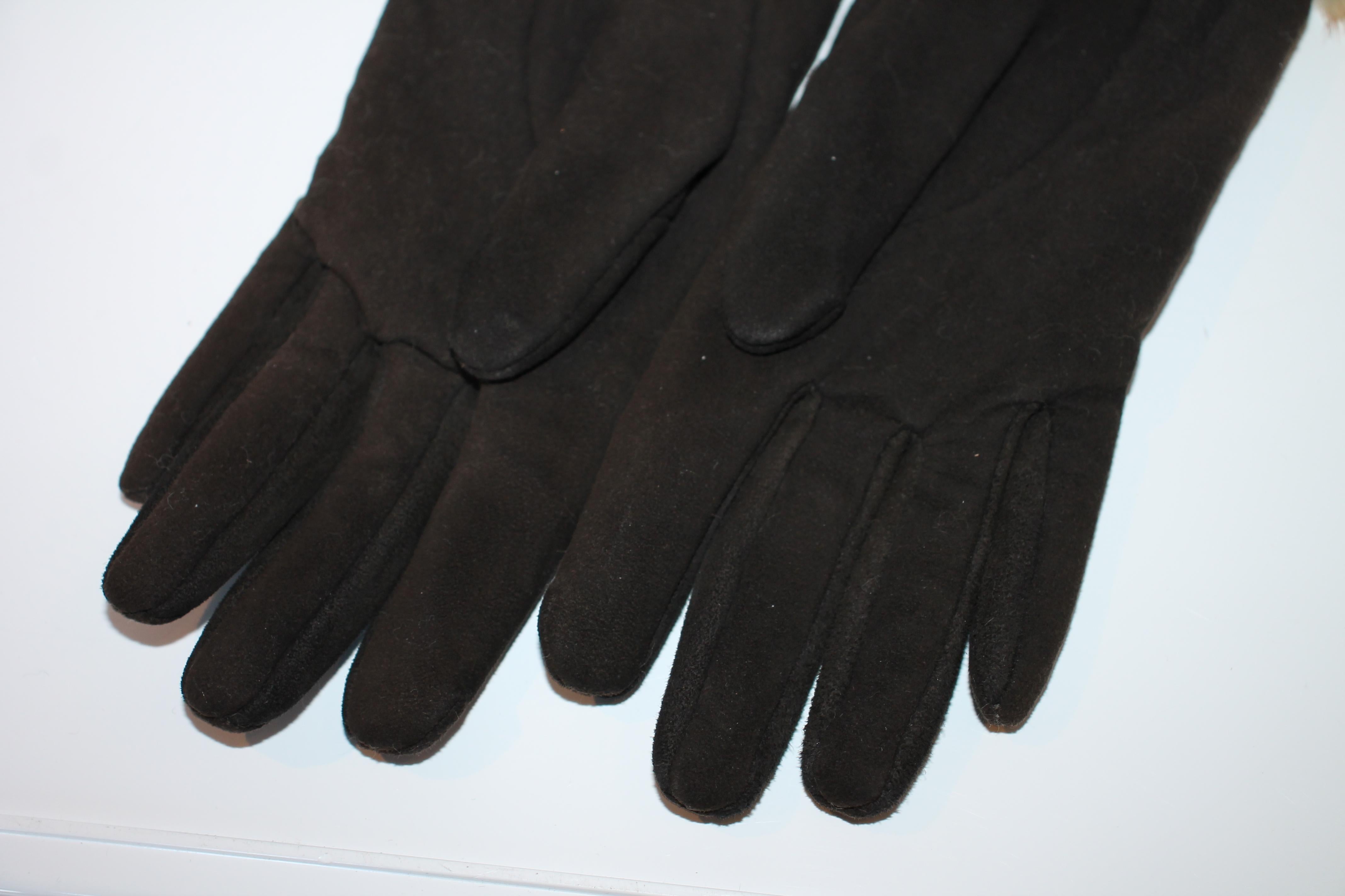 Louis Vuitton Monogram Mink Gloves For Sale 1