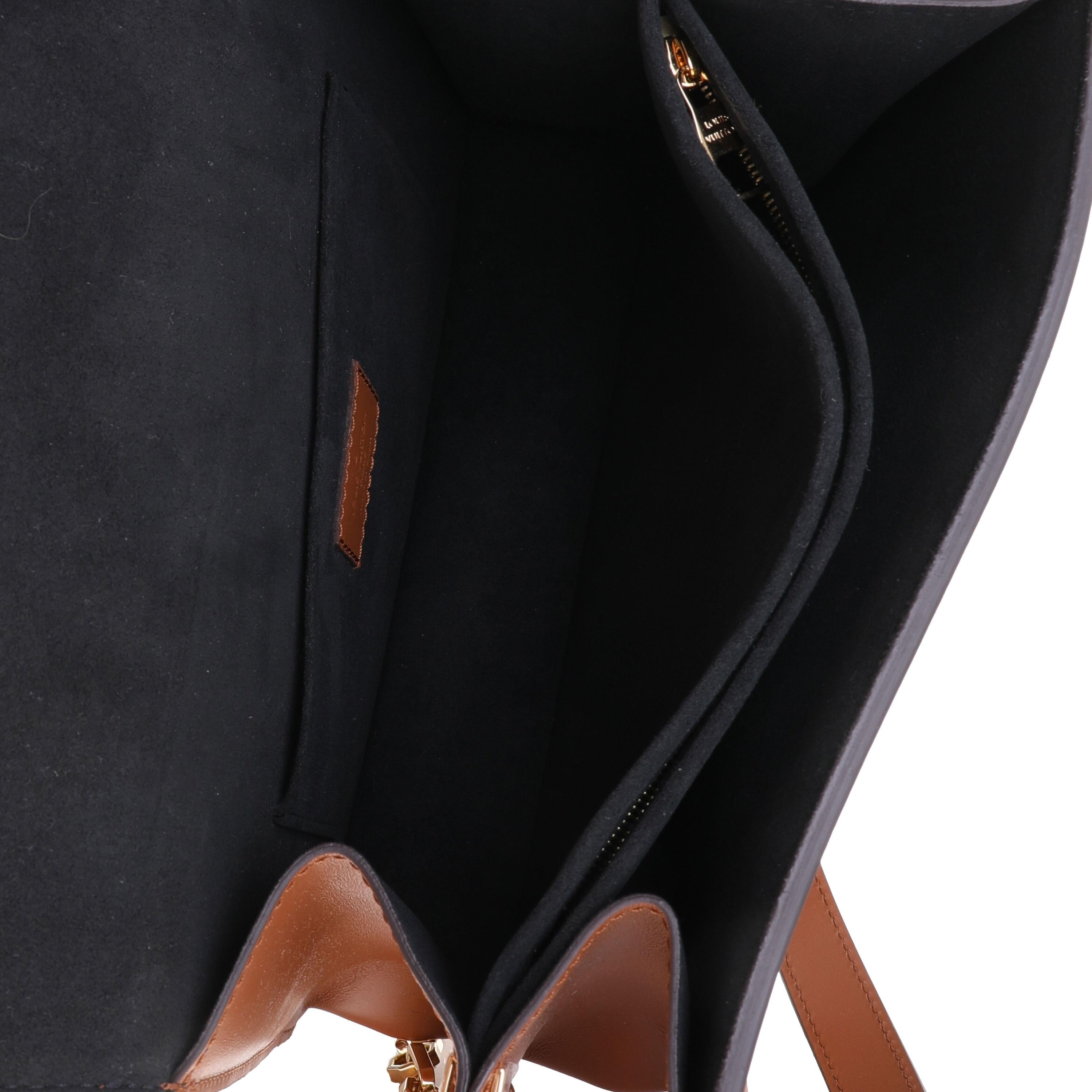 Dauphine MM mit Monogramm und Monogramm auf der Rückseite von Louis Vuitton 1