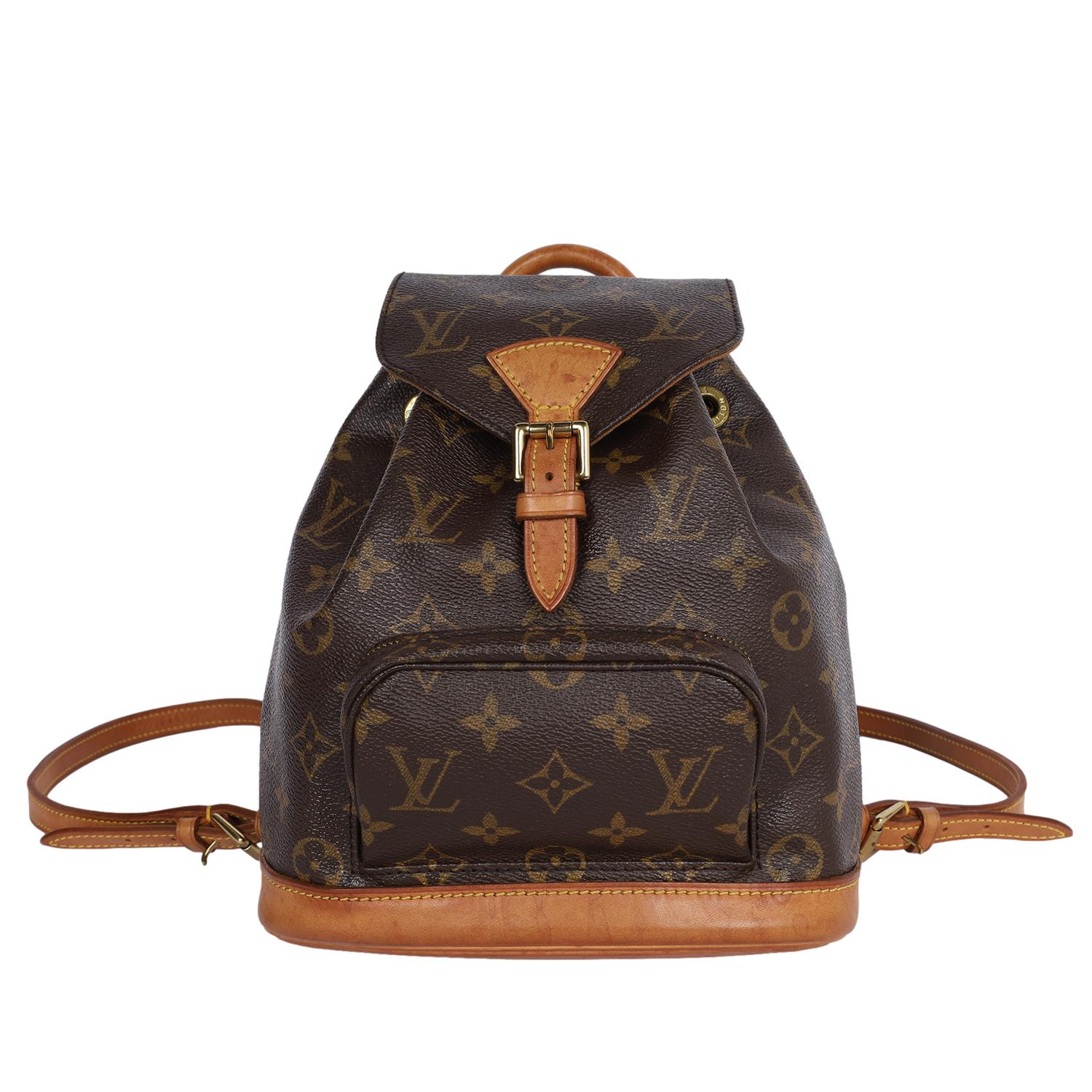 Authentique sac à dos Montsouris Pm à monogramme marron de Louis Vuitton, d'occasion. Il est composé d'une toile monogramme marron avec des bordures en cuir, d'une pochette zippée sur le devant, d'une fermeture à cordon sur le dessus avec un rabat à