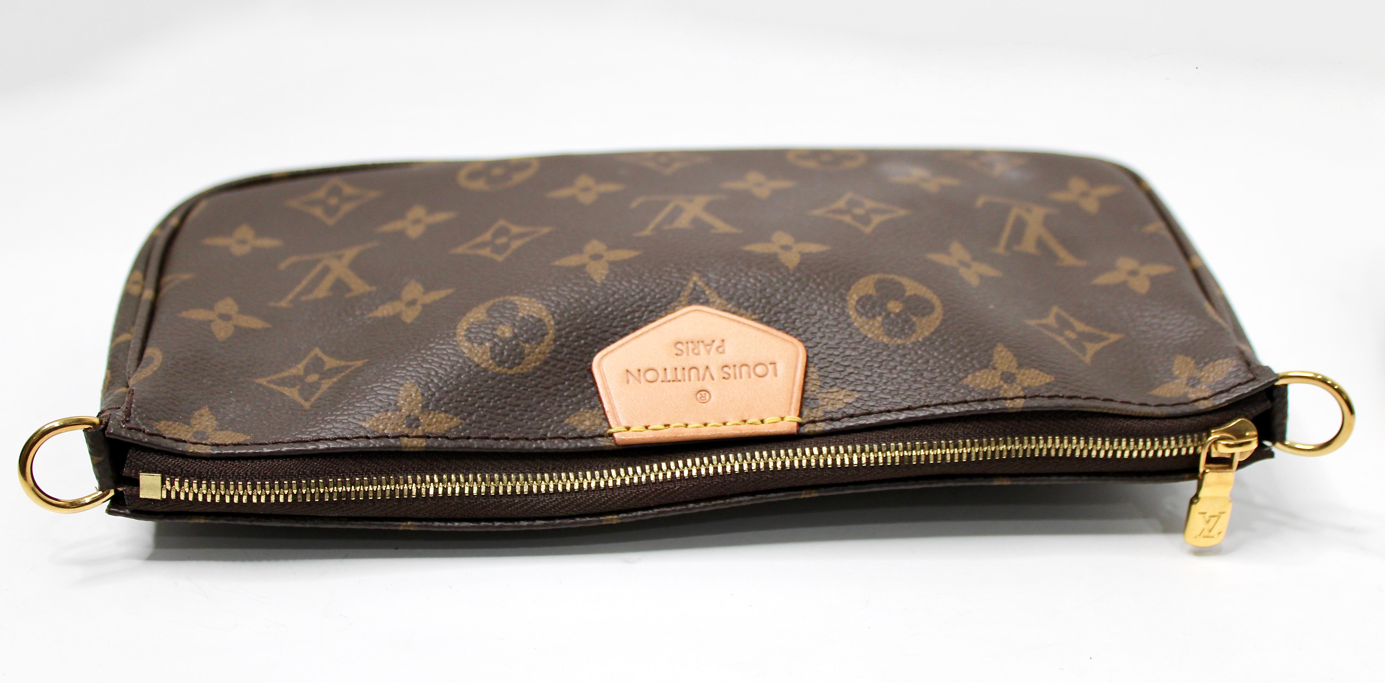 Louis Vuitton Monogram Multi Pochette Accessori Con Cinturino Verde in vendita 4
