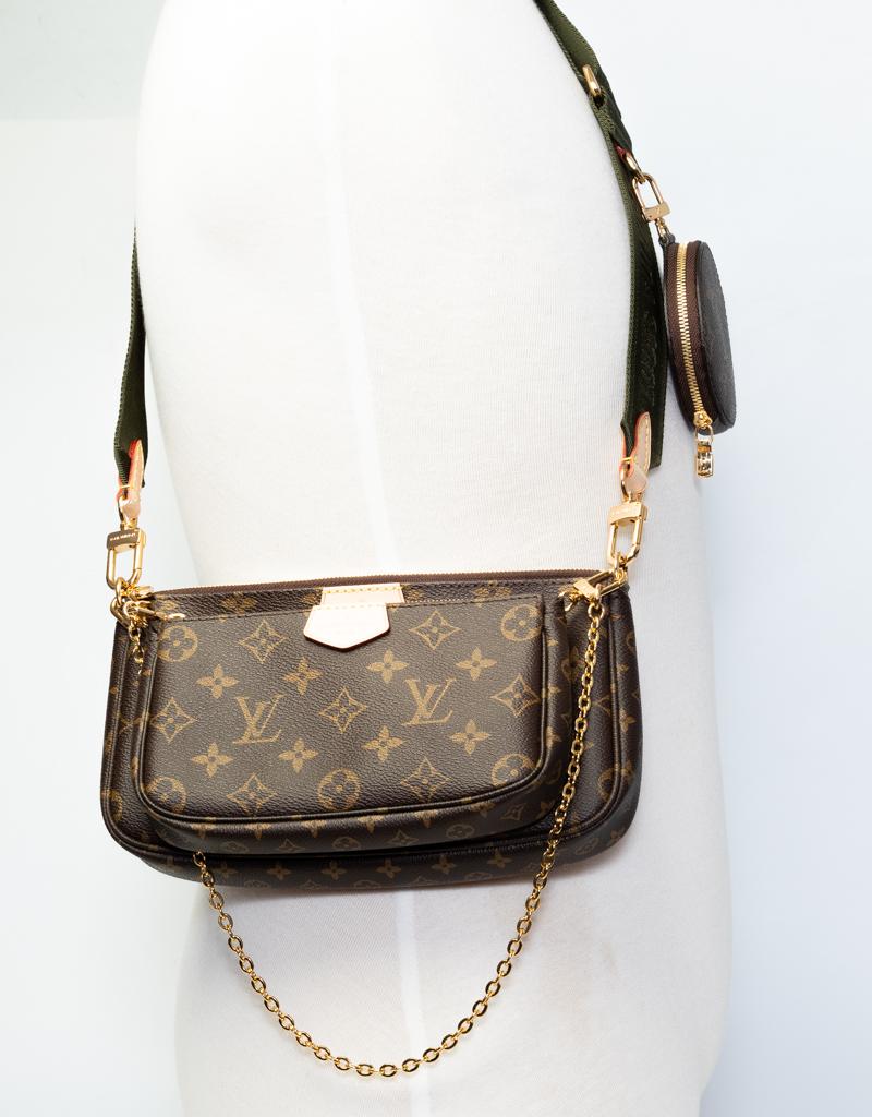 Ce sac populaire de LV est parfait comme sac à bandoulière pour la vie urbaine de tous les jours. Ce sac est en toile marron avec un imprimé Monogram et présente des détails en cuir naturel, une doublure intérieure en tissu marron, 2 petits sacs à
