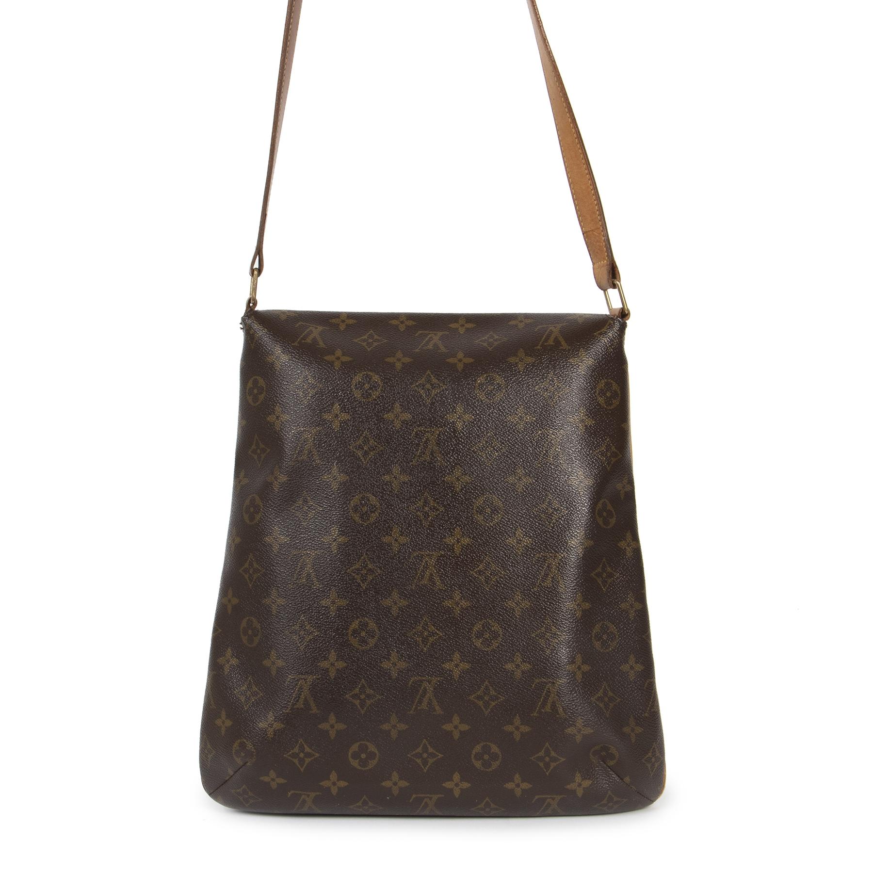 good preloved condition

Louis Vuitton Monogram Musette Bag

This amazing yet practical Musette bag by Louis Vuitton is the perfect fit for your everyday essentials. It comes in the brands signature canvas coated monogram pattern leather. Adjust the