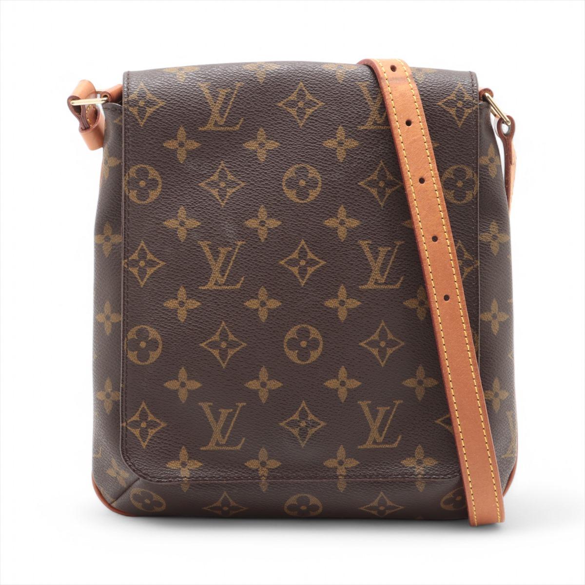 Die Louis Vuitton Monogram Musette Salsa ist eine elegante und stilvolle Umhängetasche für alle, die sowohl Eleganz als auch Funktionalität schätzen. Die aus dem kultigen Monogram Canvas gefertigte Tasche hat ein schlankes, längliches Design, das
