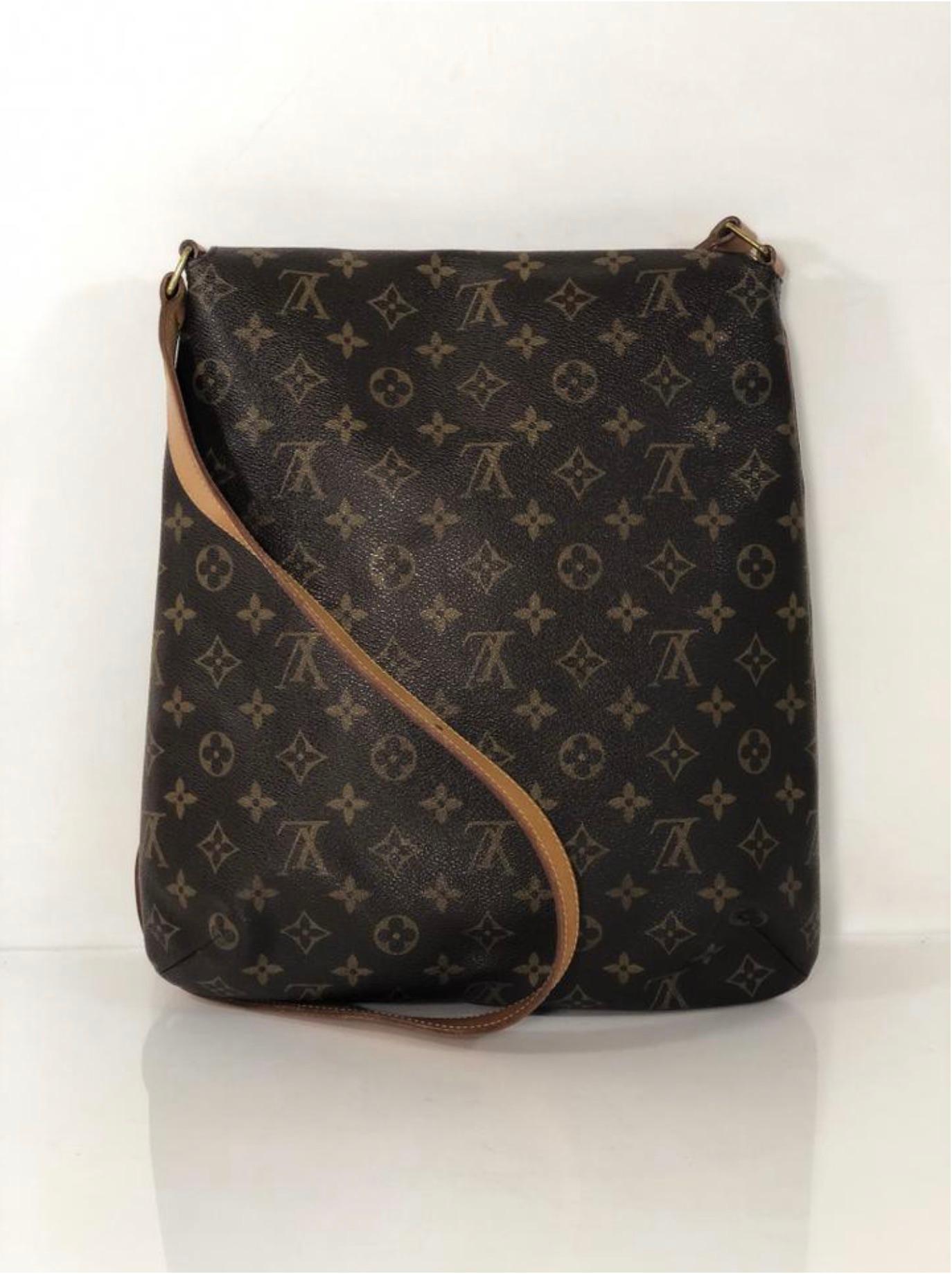 Women's or Men's  Louis Vuitton Monogram Musette Salsa GM Crossbody Shoulder Handbag For Sale