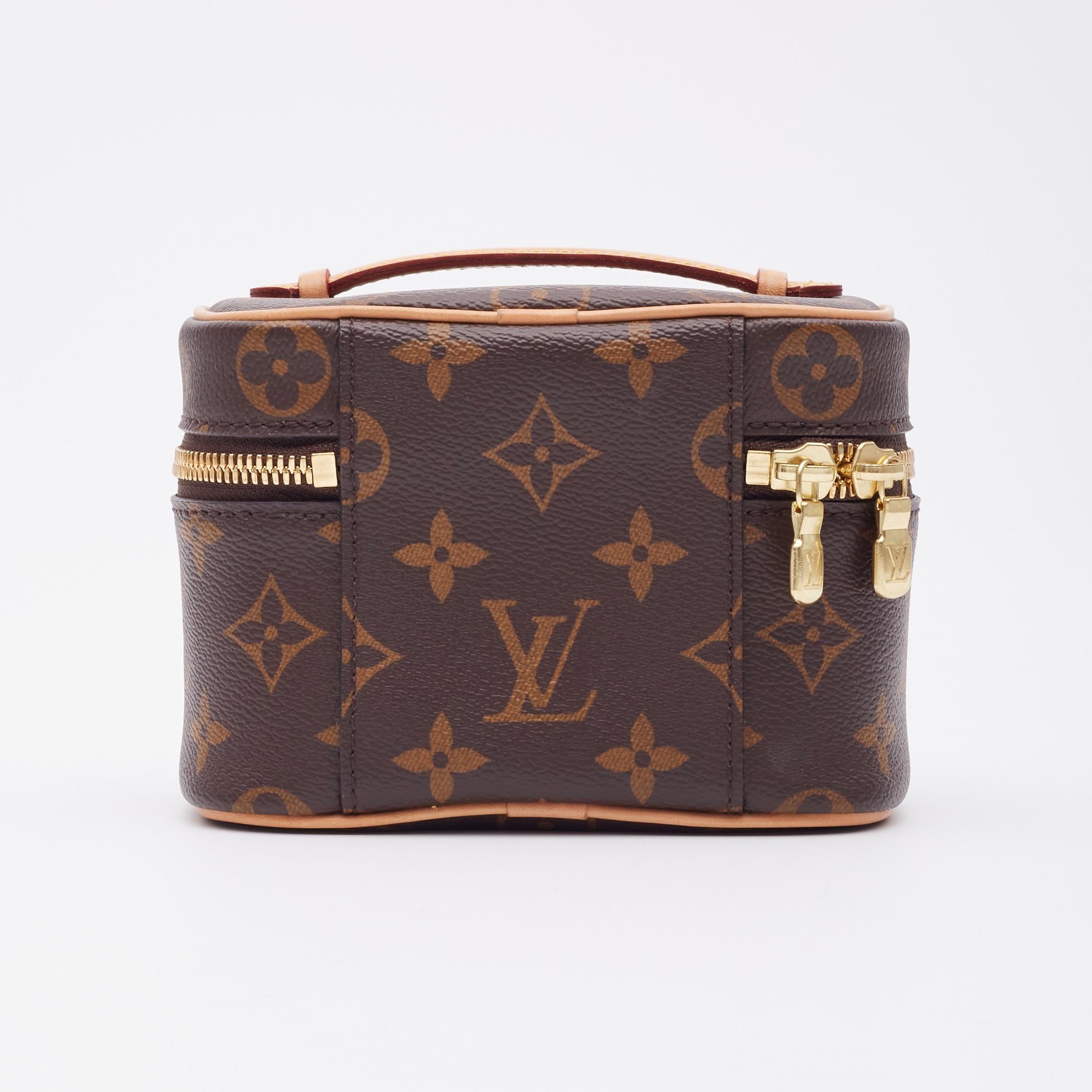 Louis Vuitton Monogram Nano Nice Toiletry Mini Bag In Excellent Condition For Sale In Montreal, Quebec
