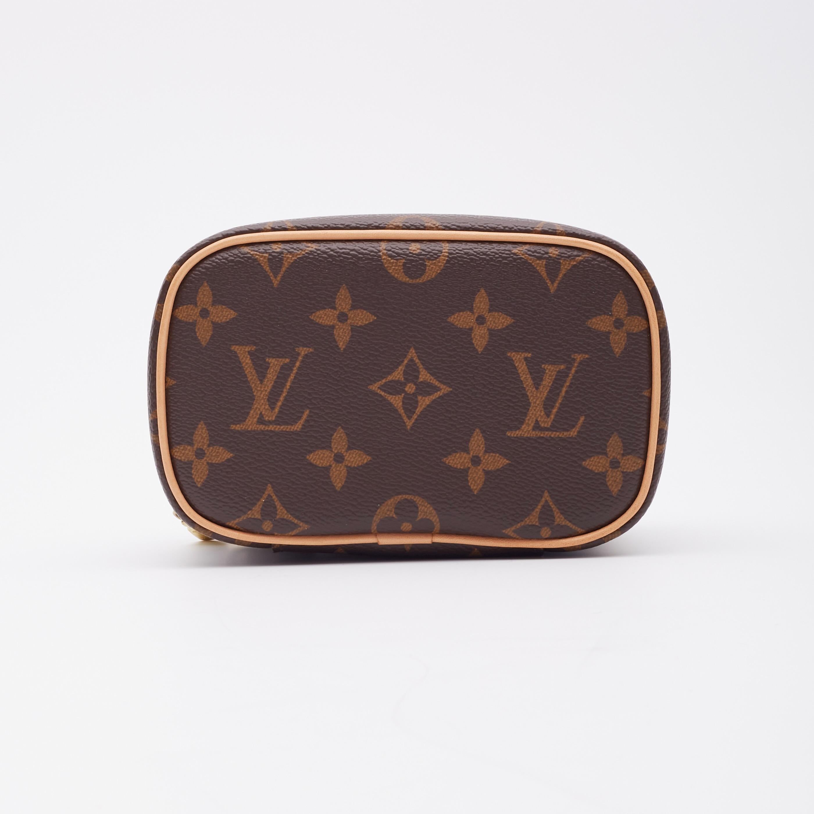 Mini sac de toilette Nano Nice Monogramme Louis Vuitton en vente 2