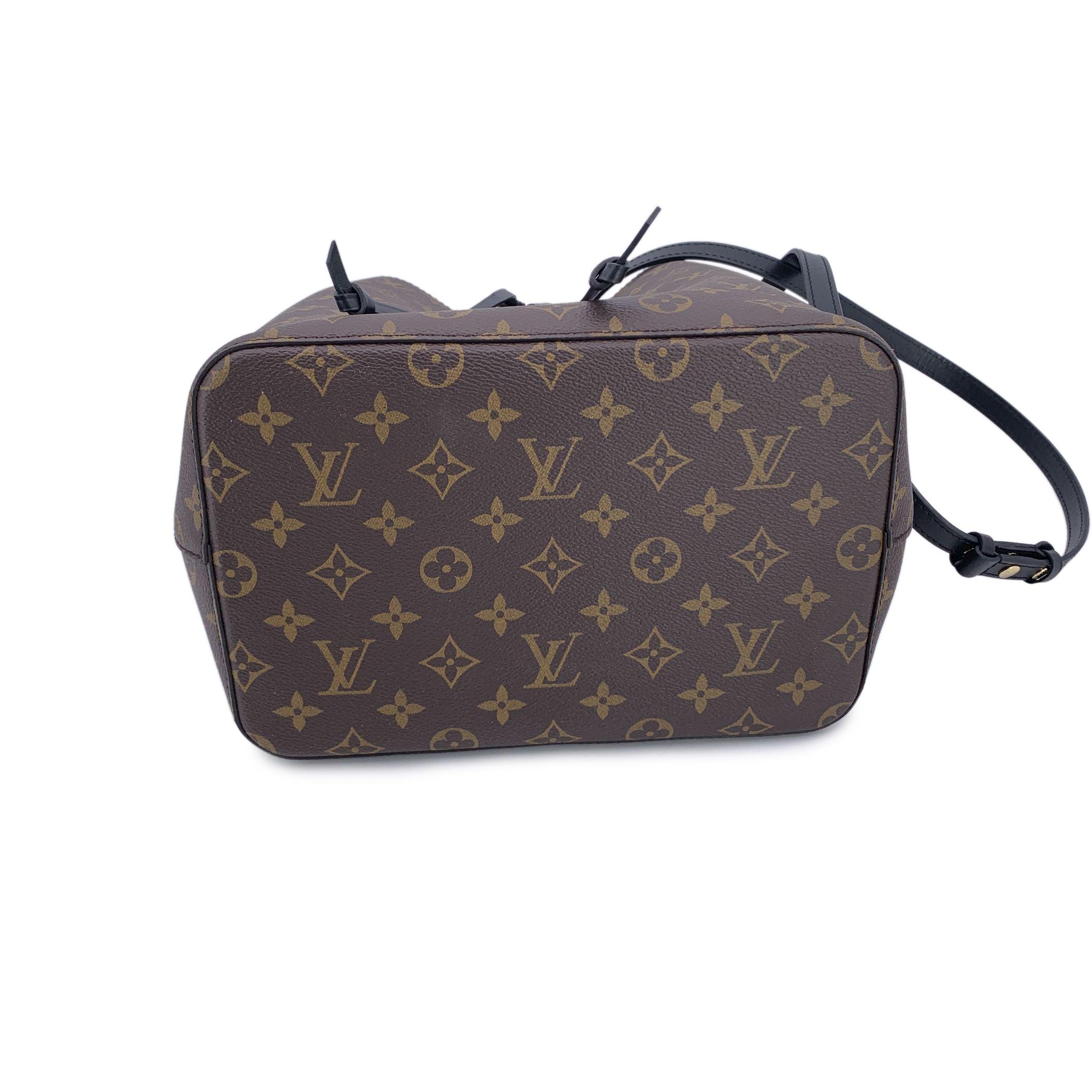 Women's Louis Vuitton Monogram NeoNoe Bucket Shoulder Bag Black M44020