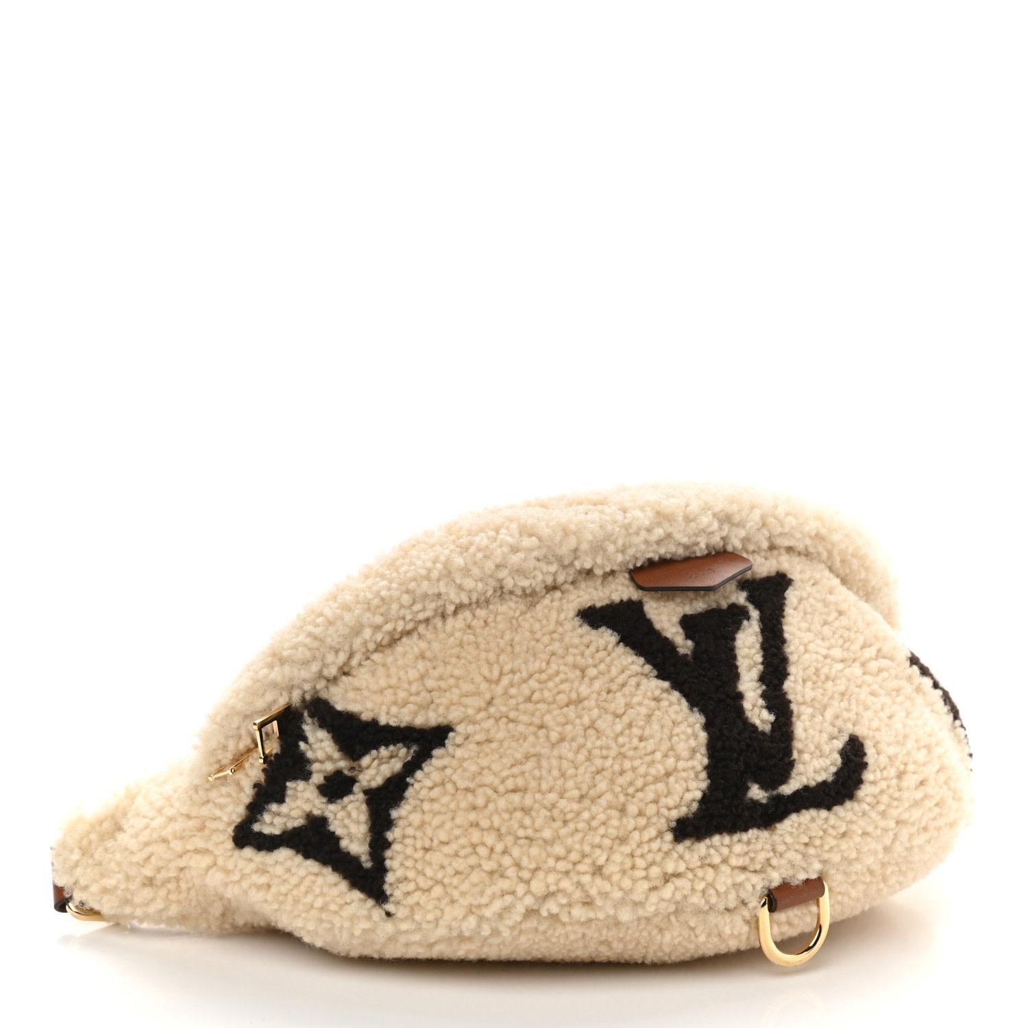 Louis Vuitton Monogram Neutrals Shearling Teddy Bum Bag In Good Condition For Sale In Montreal, Quebec