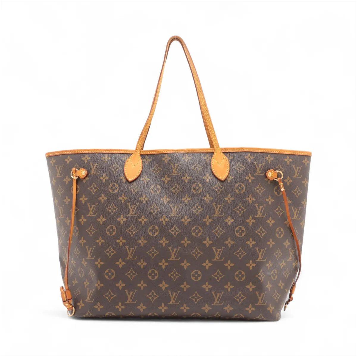 El Monograma Neverfull GM de Louis Vuitton es un bolso tote espacioso e icónico diseñado para el uso diario. El generoso tamaño de la bolsa la hace perfecta para llevar todos tus objetos esenciales y más, ya sea para el trabajo, los viajes o el