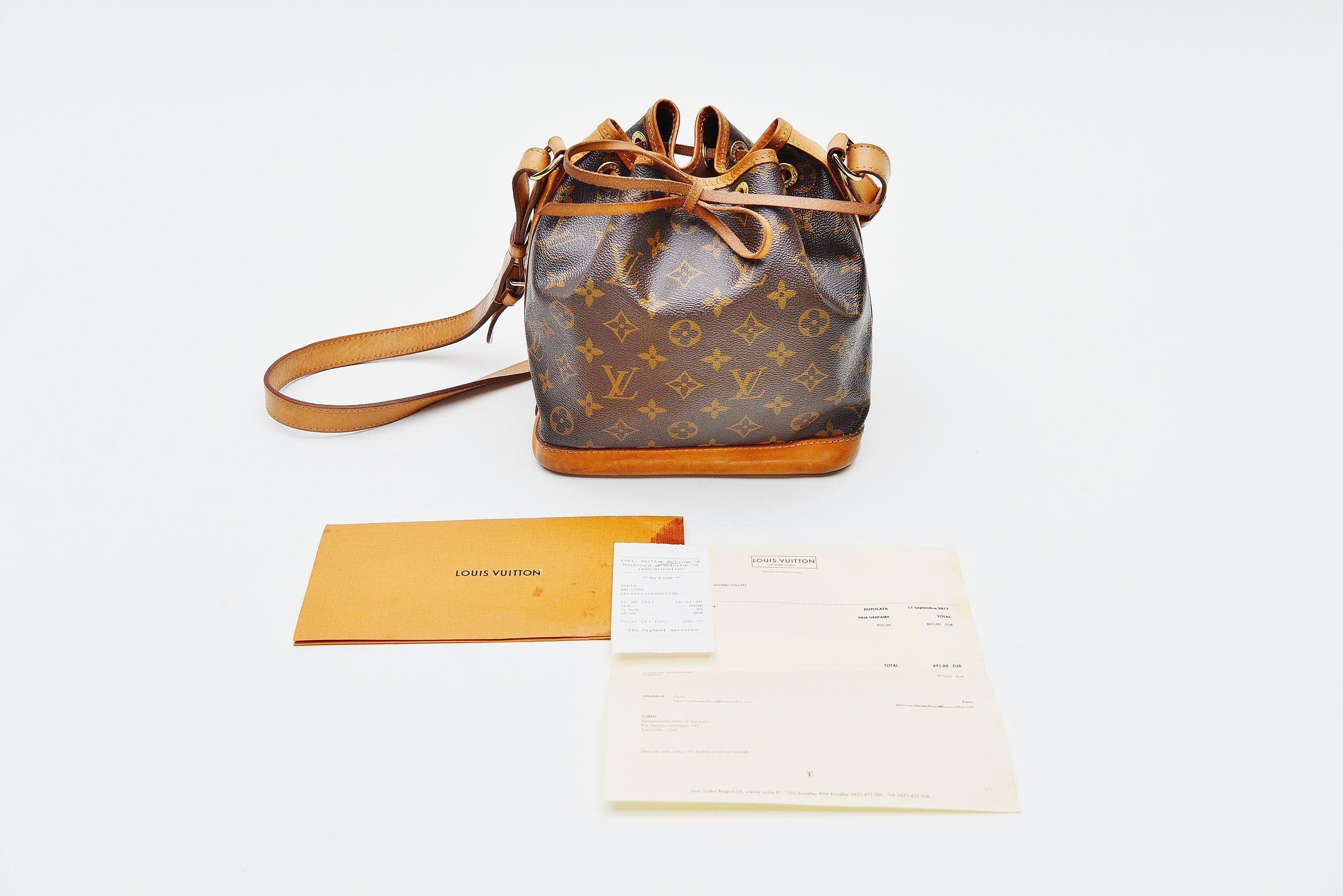 From the collection of Savineti we offer the Louis Vuitton Noe BB Bag:
-	Brand: Louis Vuitton
-	Model: Noe BB
-	Year: 2017
-	Code: SA3147
-	Condition: Good (have a good look at the pictures)
-	Materials: Canvas, leather 
-	Extras: Comes with